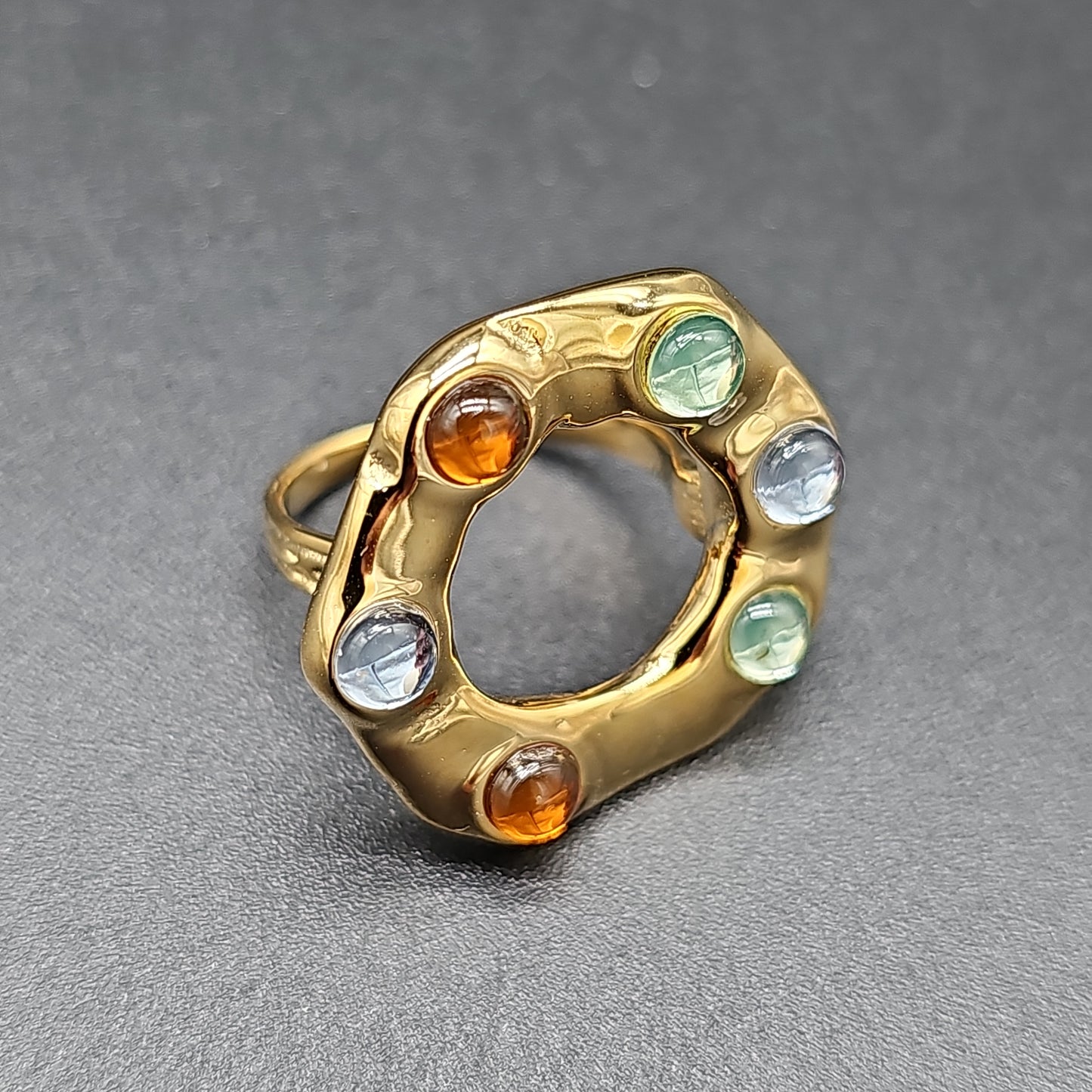 Bague anneau ouvert ajustable acier inoxydable doré cercle plat texturé incrusté cabochons multicolores