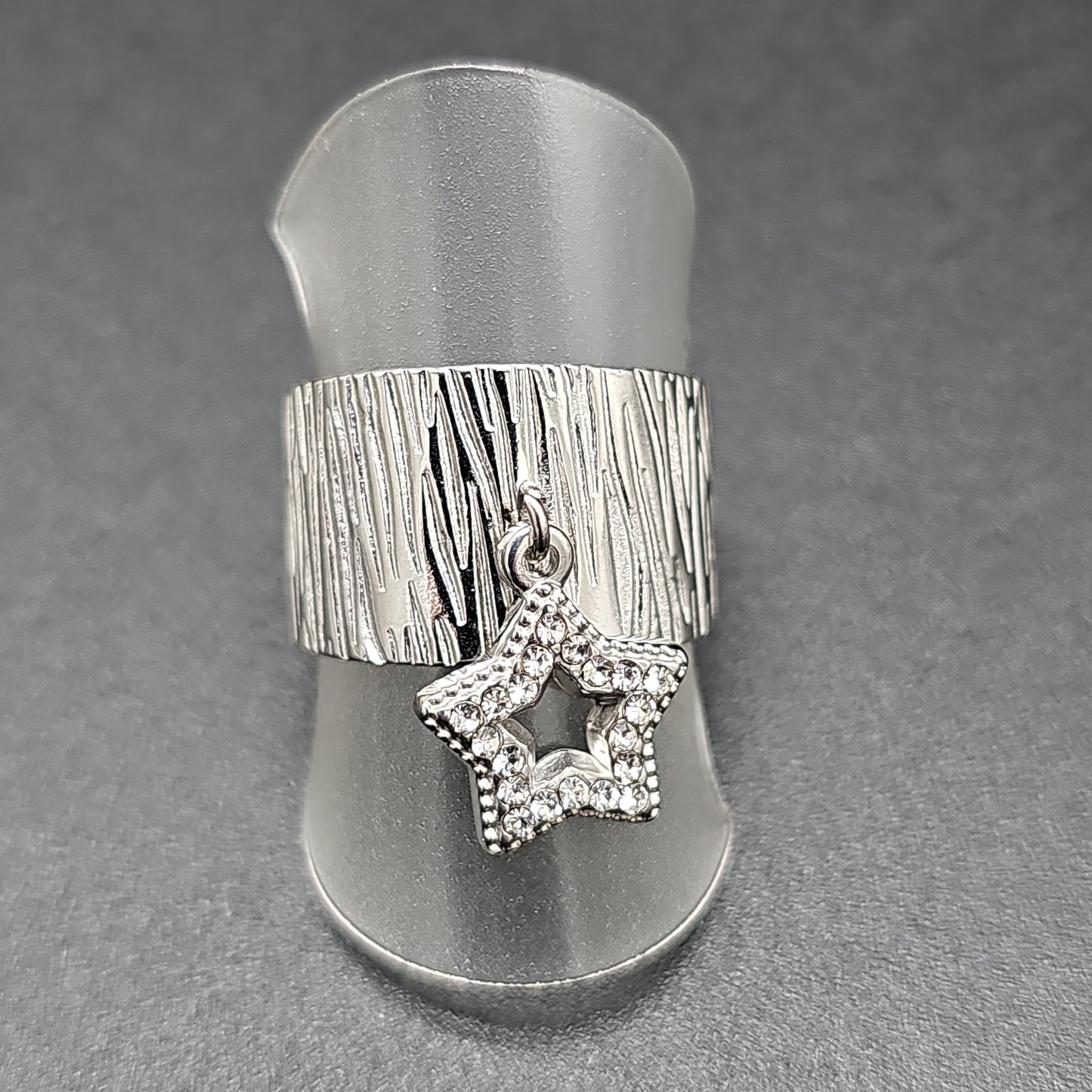 Bague anneau large ajustable acier inoxydable doré ou argenté – étoile ajourée strass