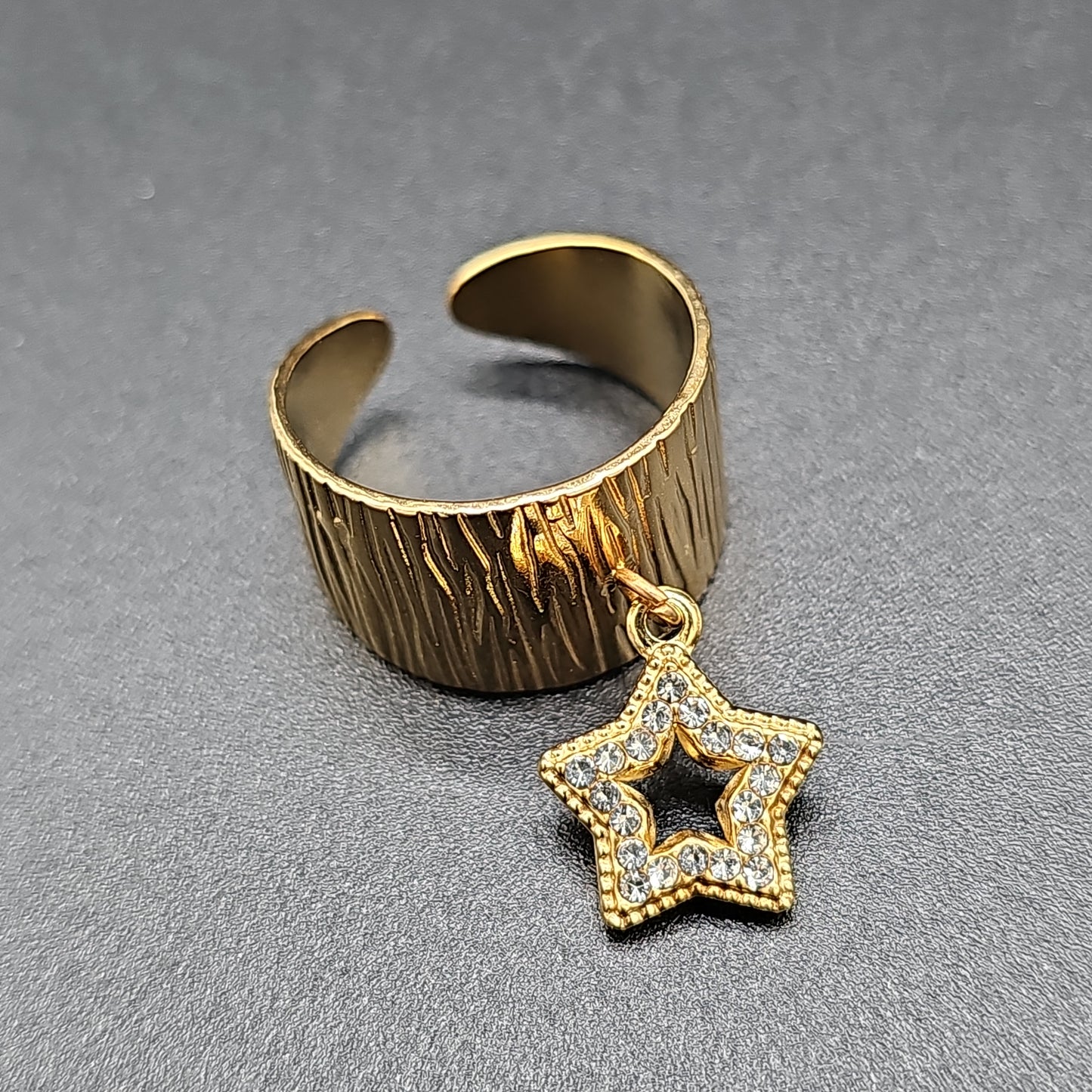 Bague anneau large ajustable acier inoxydable doré ou argenté – étoile ajourée strass