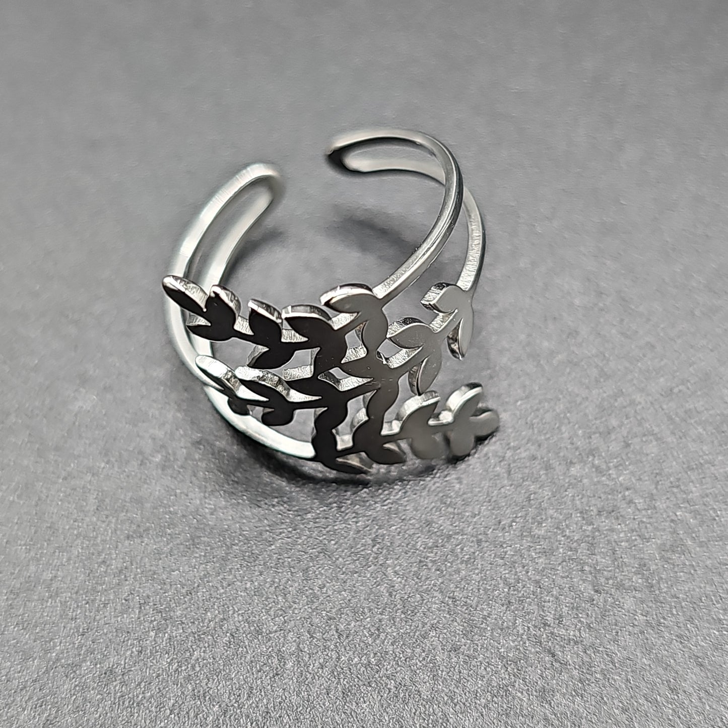 Bague triple rang feuilles d’olivier ajustable – acier inoxydable doré ou argenté