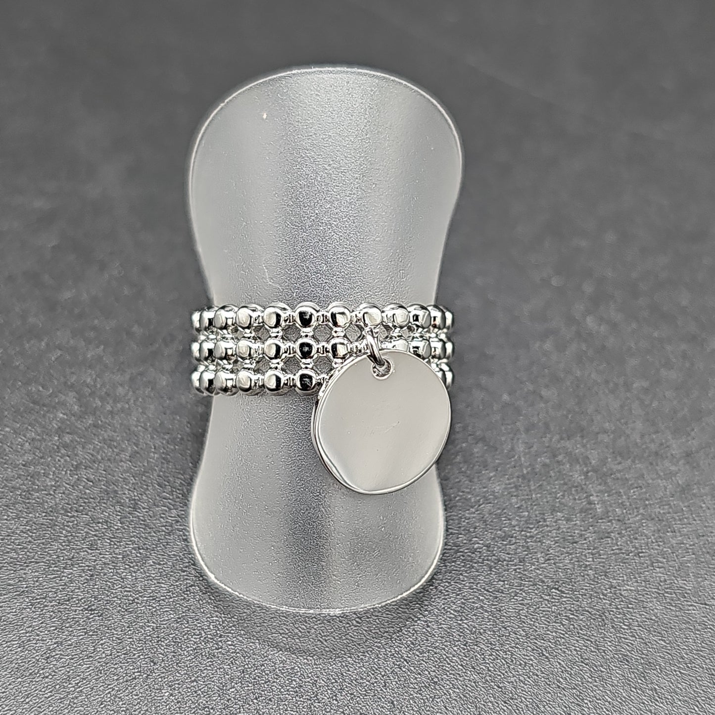 Bague triple rang ouverte ajustable acier inoxydable argenté assemblage trois anneaux perlés pampille forme pastille acier argenté