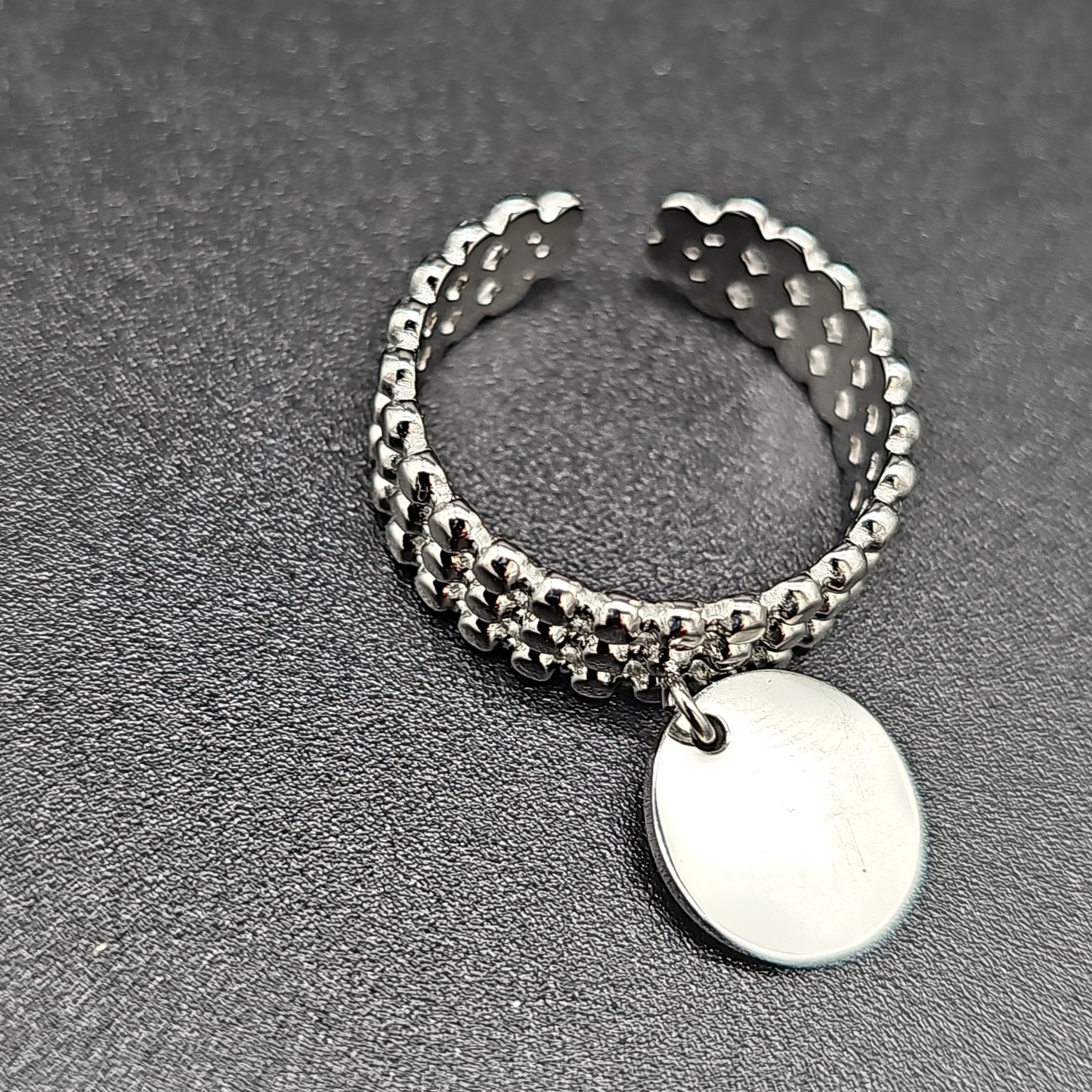 Bague triple rang ouverte ajustable acier inoxydable argenté assemblage trois anneaux perlés pampille forme pastille acier argenté