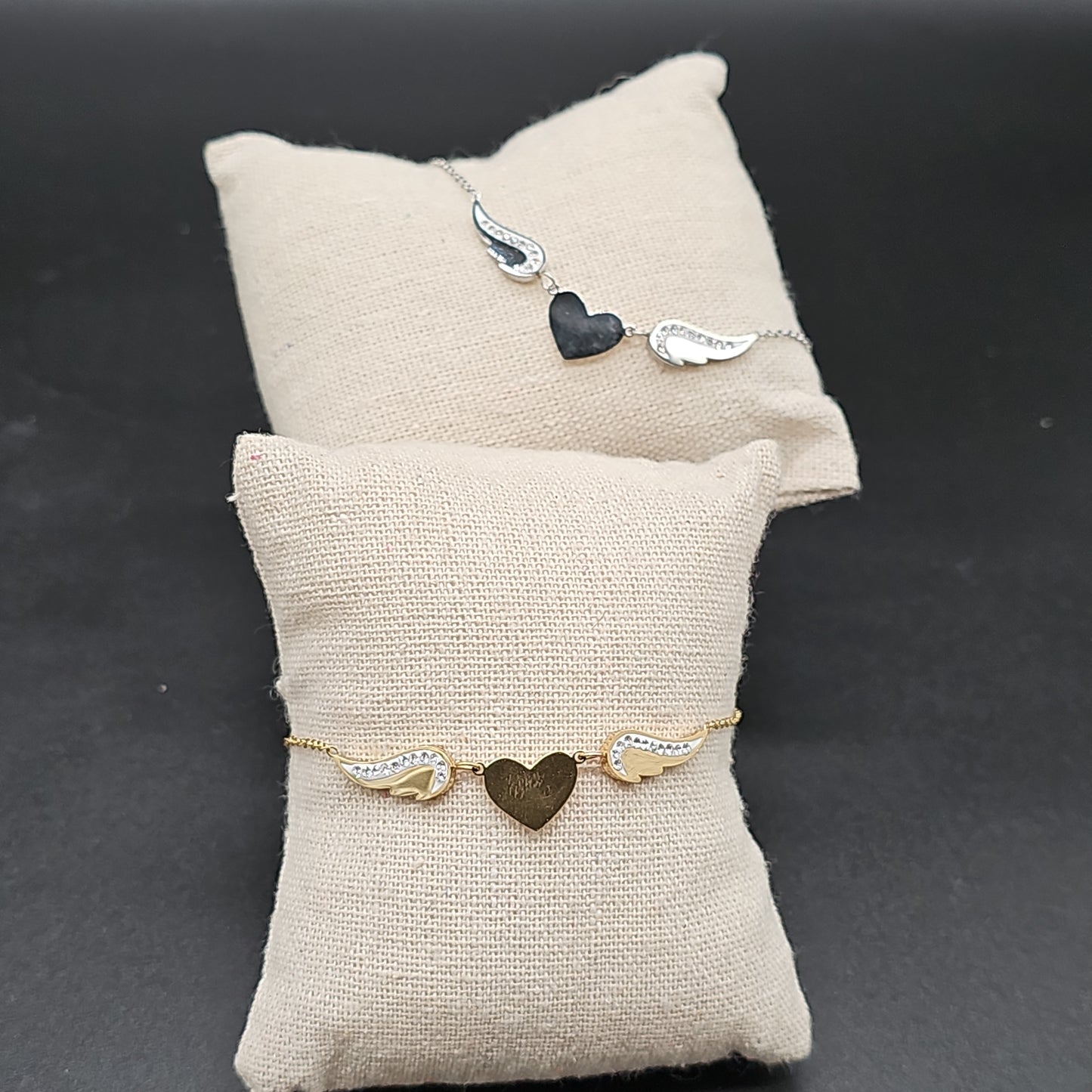 Bracelet doré en acier inoxydable – cœur et aile d’ange gravés strass