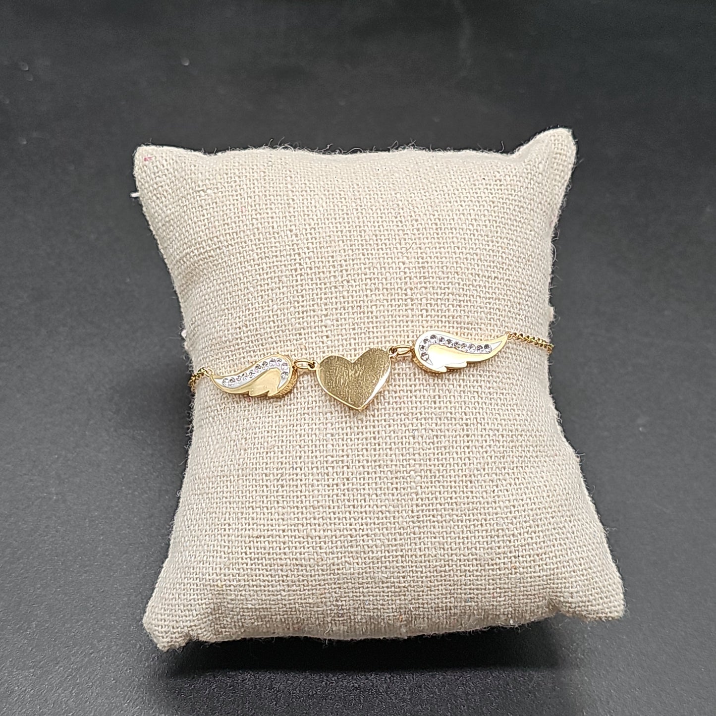 Bracelet doré en acier inoxydable – cœur et aile d’ange gravés strass