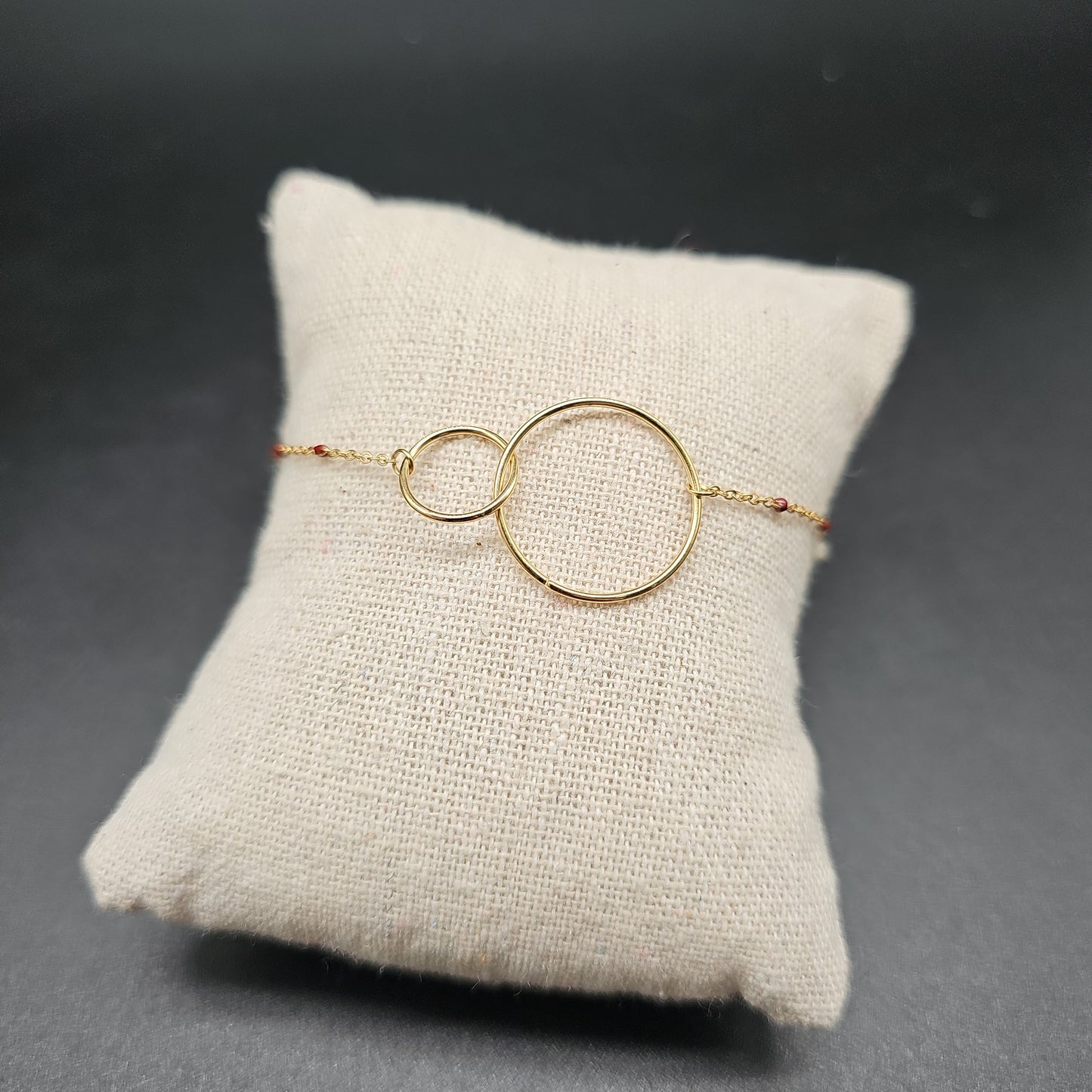 Bracelet doré acier inoxydable – médaillon “Toi et Moi” & éclats pierre reconstituée