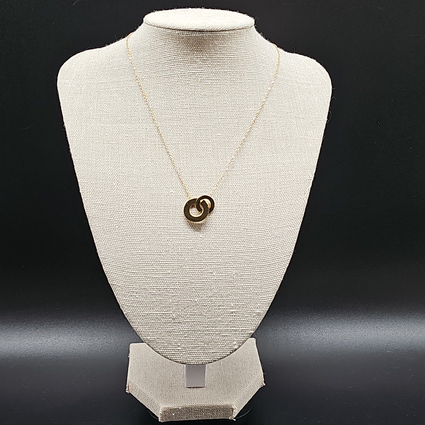 Collier “Toi & Moi” doré – double pendentif martelé acier inoxydable