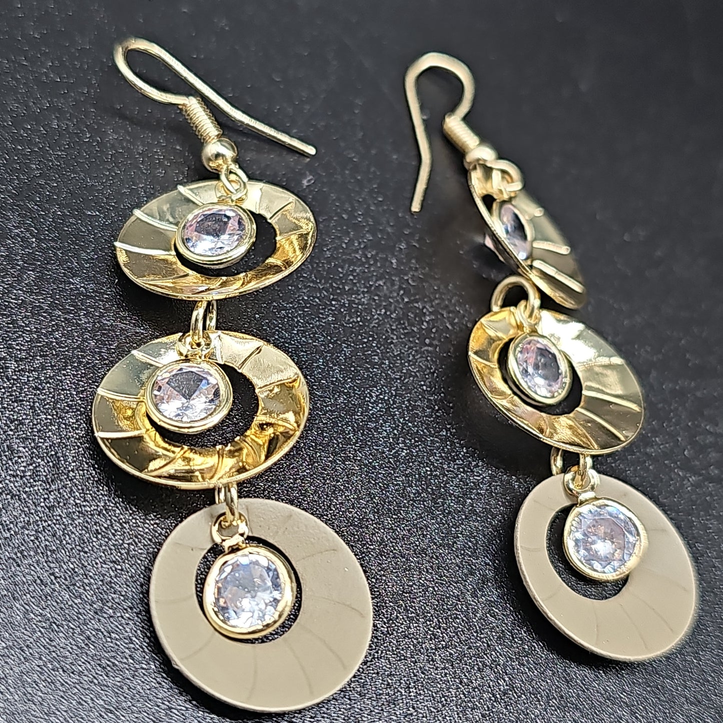 Boucles pendantes 3 disques strass – acier inoxydable doré