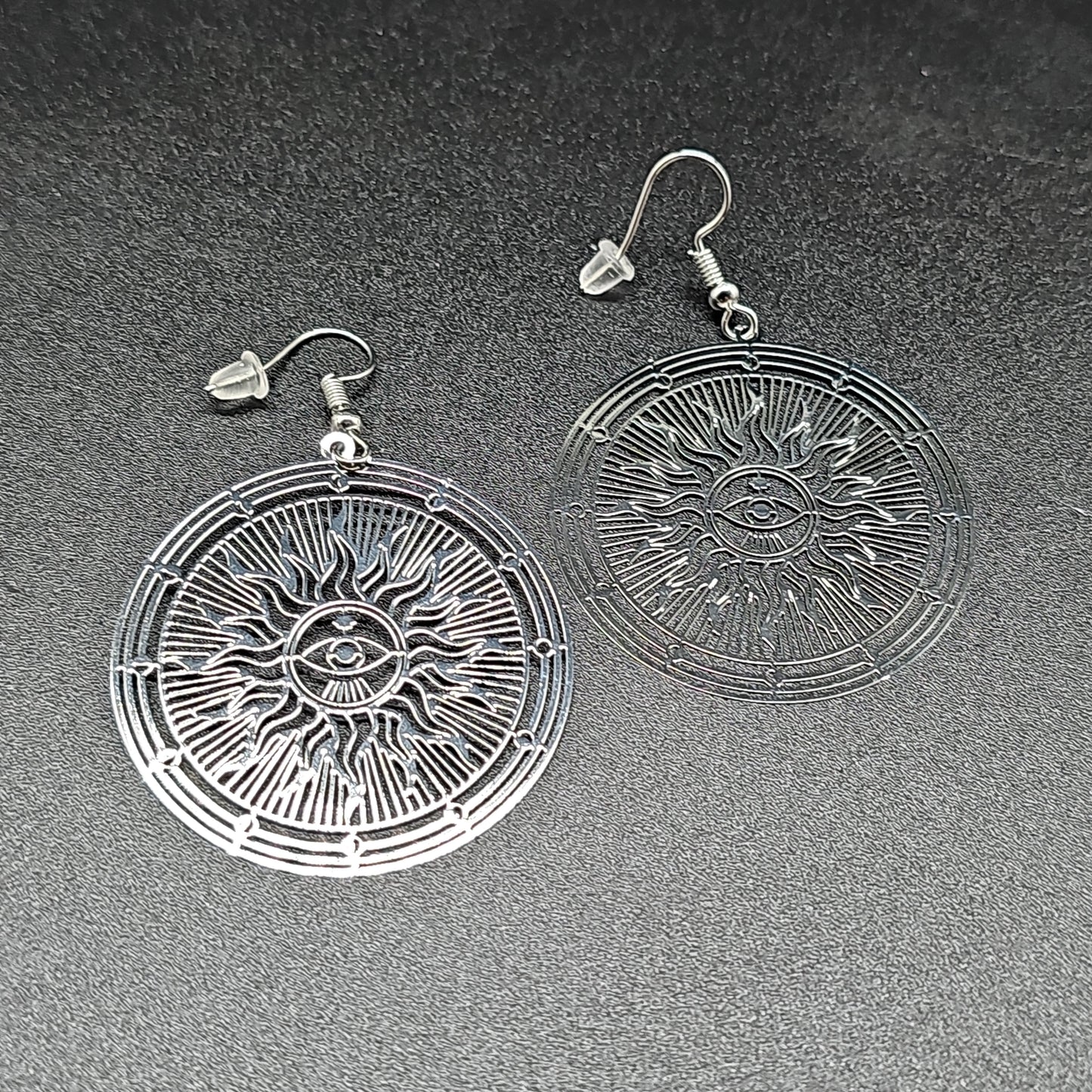 Boucles pendantes motif soleil acier inoxydable doré ou argenté