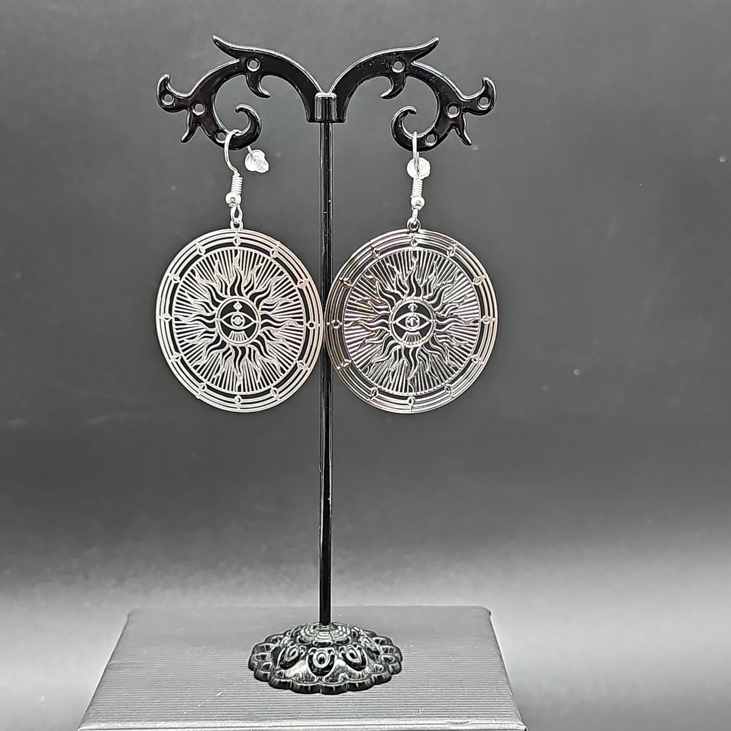 Boucles pendantes motif soleil acier inoxydable doré ou argenté