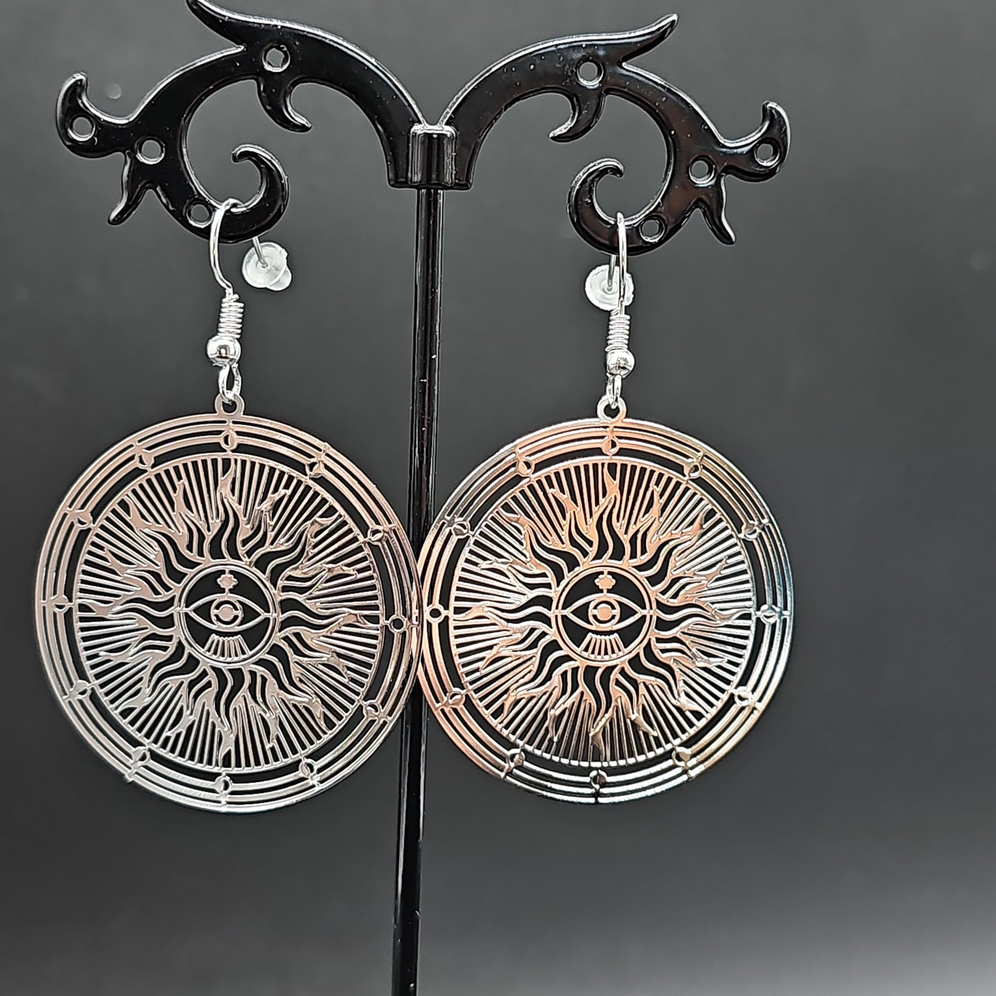 Boucles pendantes motif soleil acier inoxydable doré ou argenté