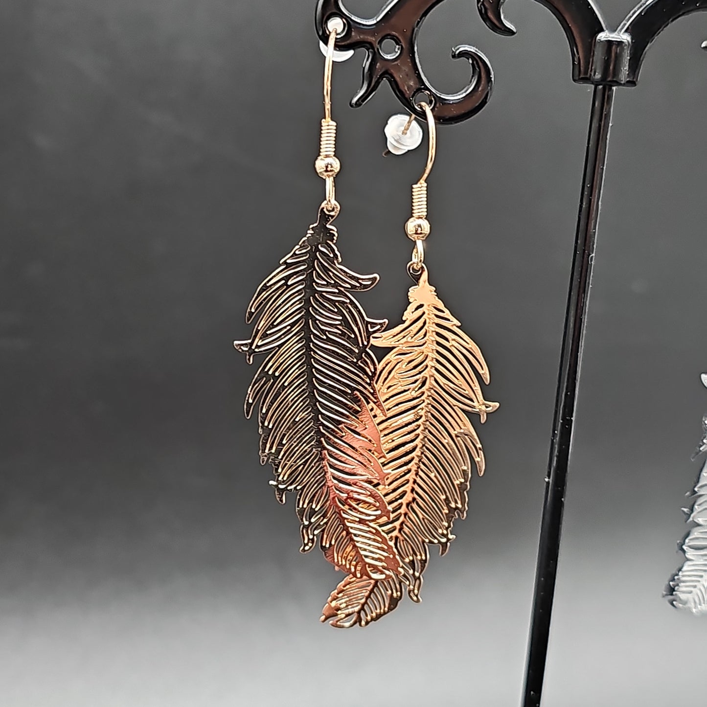Boucles pendantes plume – acier doré, argenté ou noir hypoallergénique