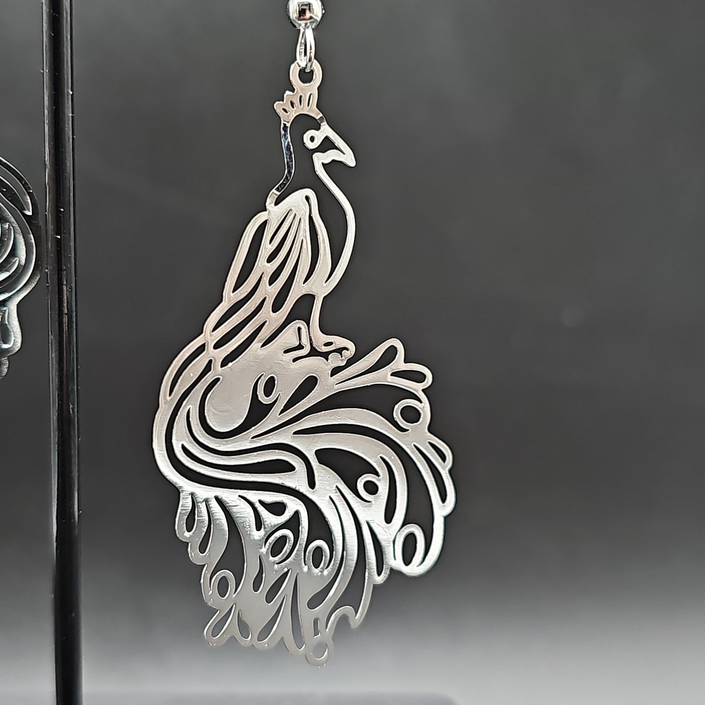 'Boucles pendantes motif paon – acier inoxydable doré ou argenté
