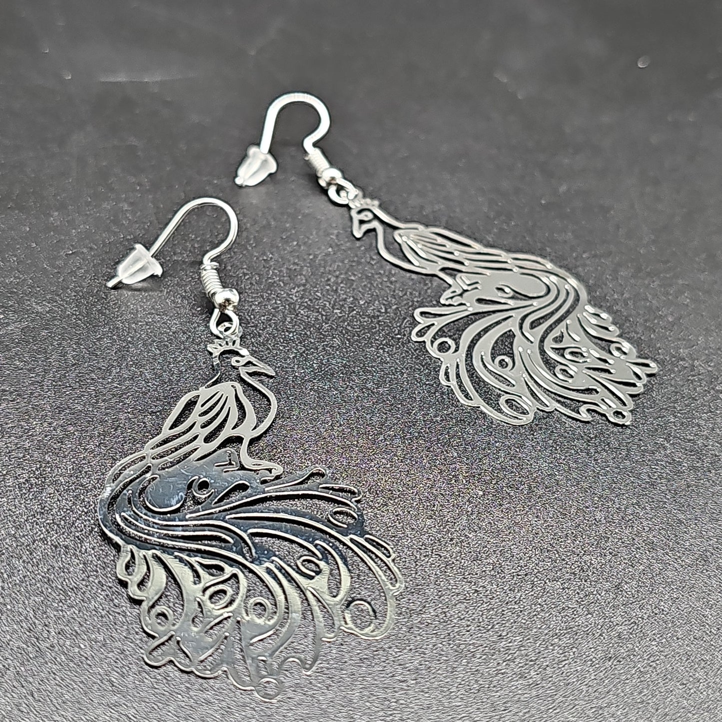 'Boucles pendantes motif paon – acier inoxydable doré ou argenté
