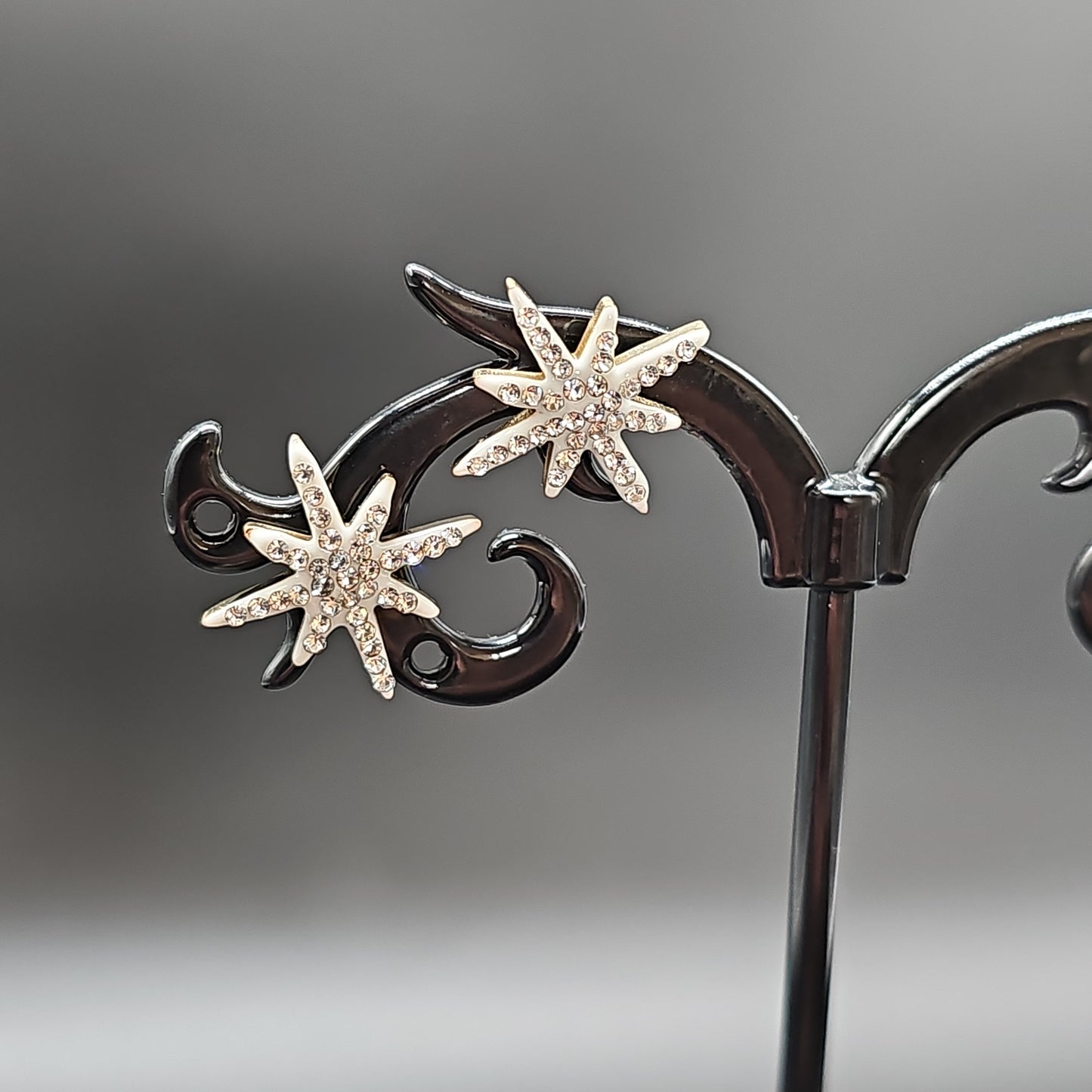 Boucles d'oreilles clous forme étoile polaire incrustée strass scintillants