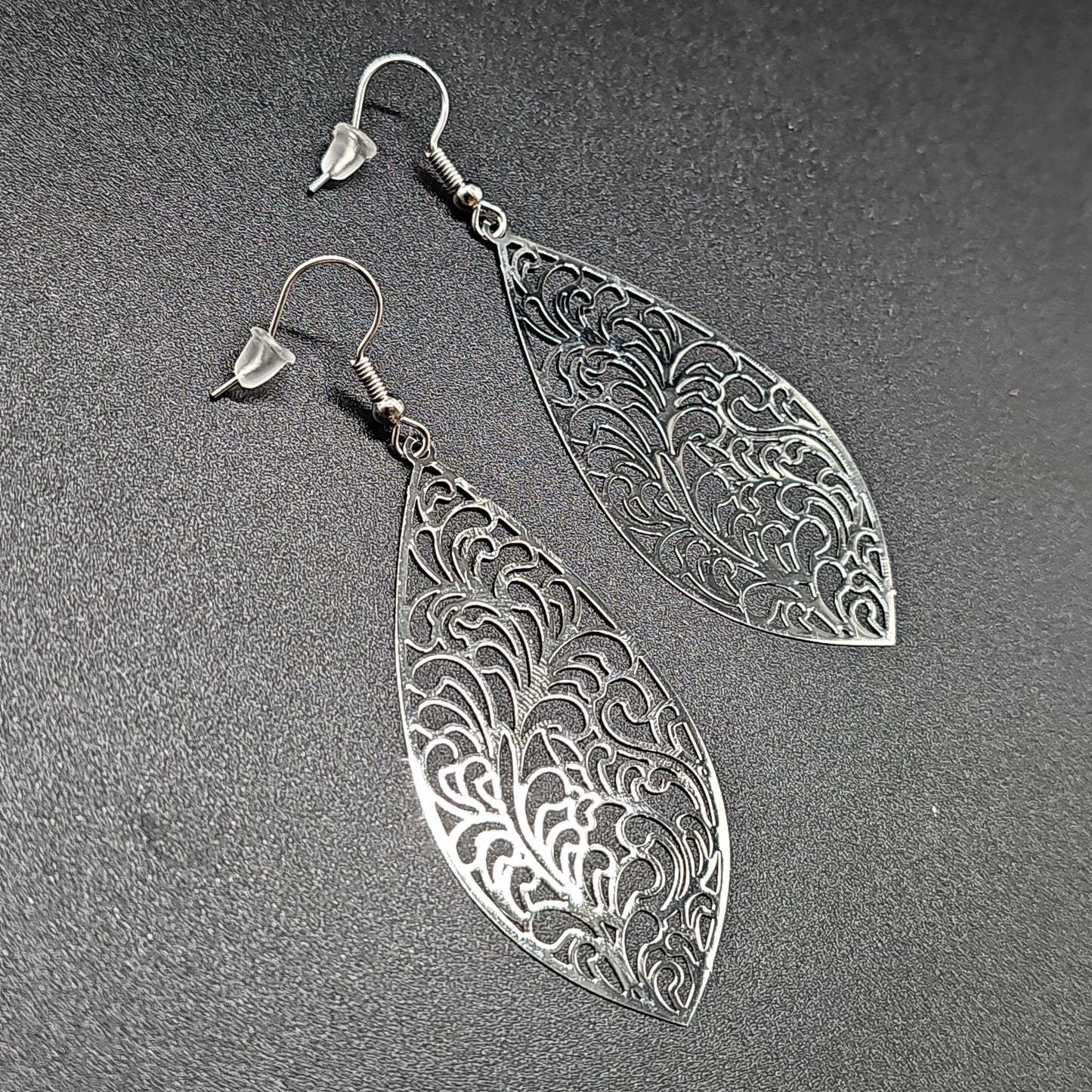 Boucles pendantes filigrane ovale – acier inoxydable argenté floral
