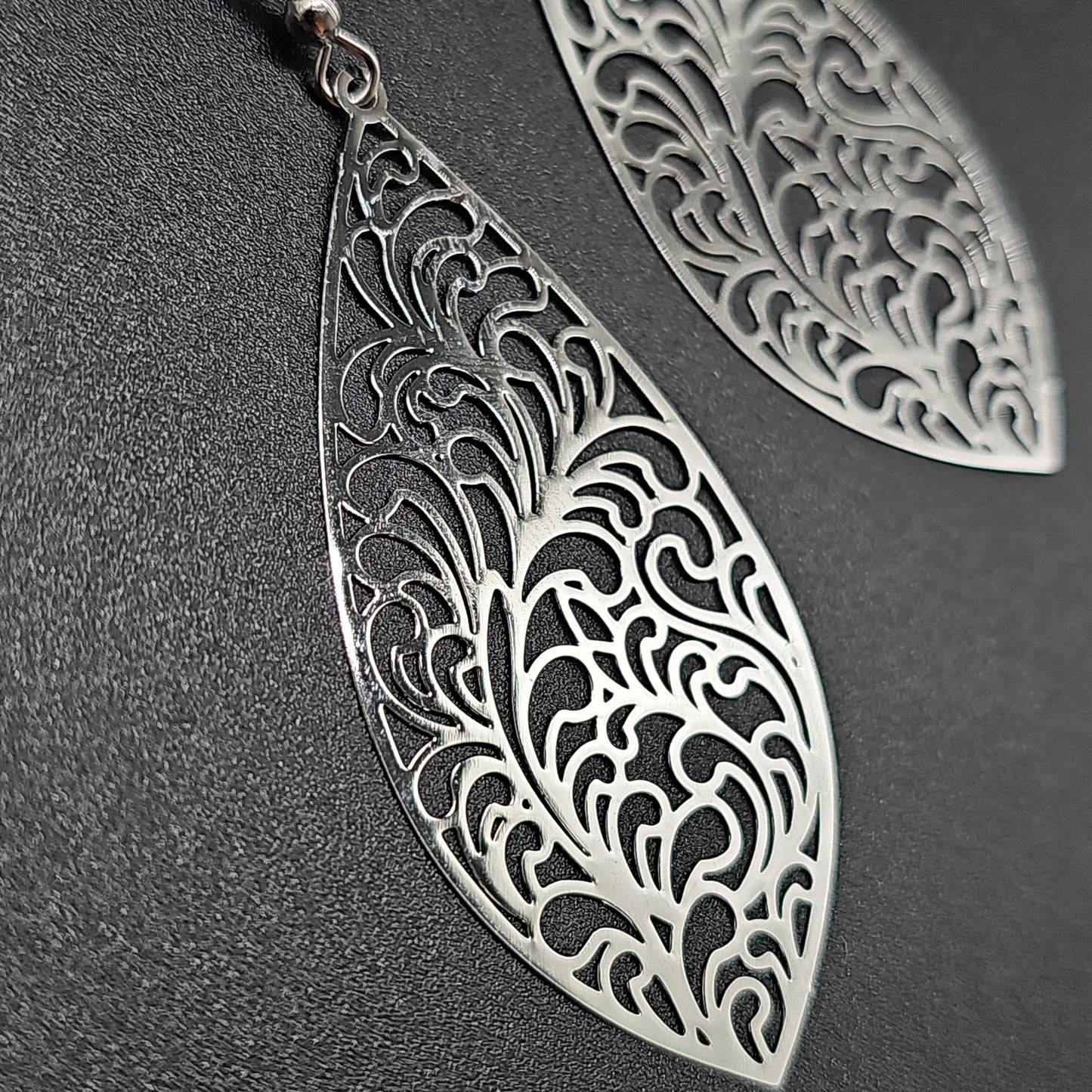 Boucles pendantes filigrane ovale – acier inoxydable argenté floral