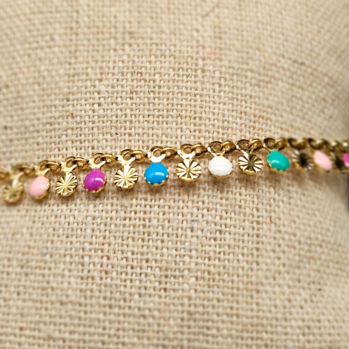 Bracelet réversible doré acier inoxydable – chaîne fine & pampilles striées effet soleil