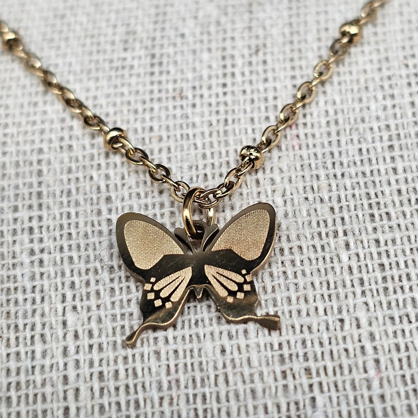 Collier sautoir double rang doré acier inoxydable – Chaînes fantaisie papillon et fleurs ciselées
