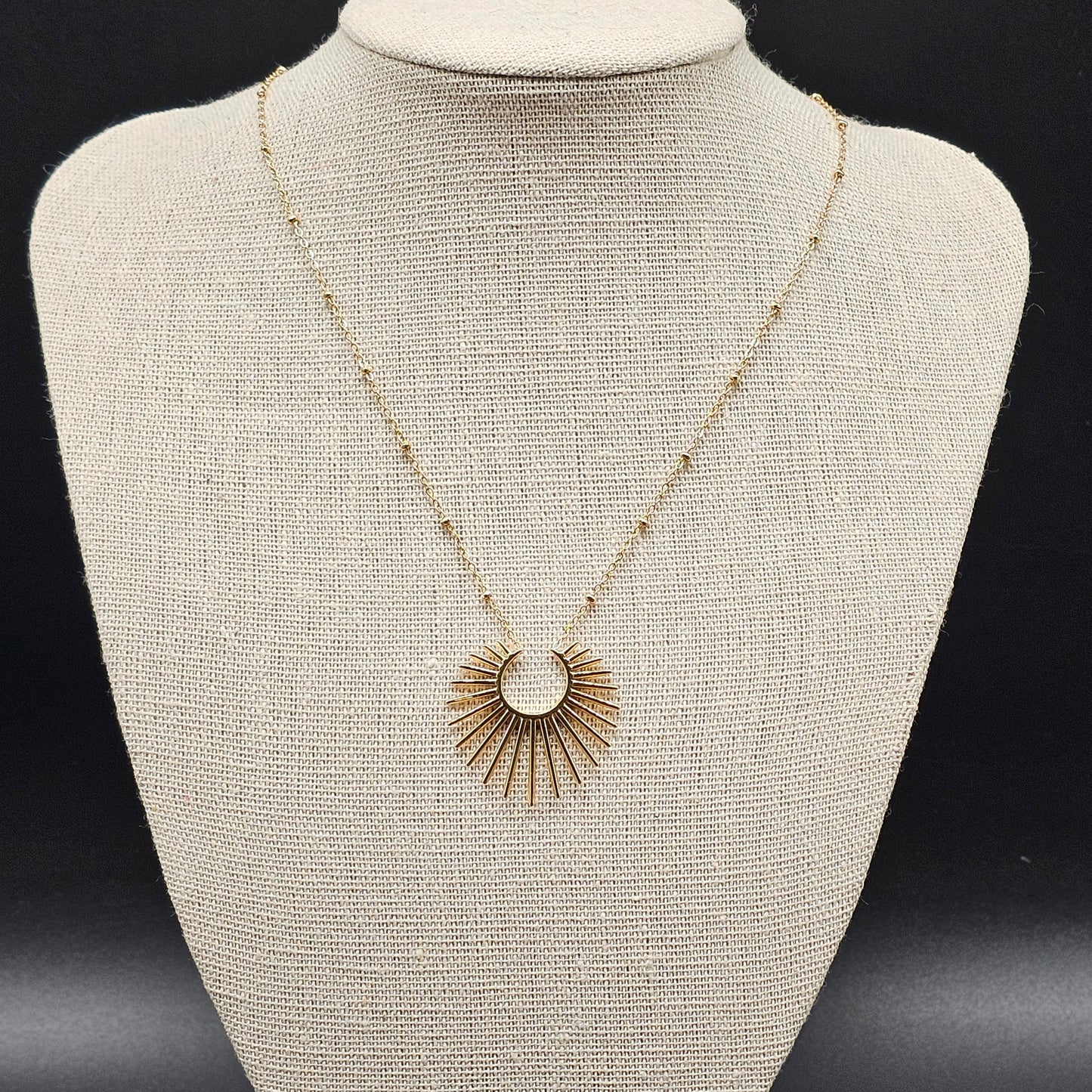 Collier acier inoxydable doré fine chaîne fantaisie maille forçat petites billes acier doré pendentif forme rayons de soleil