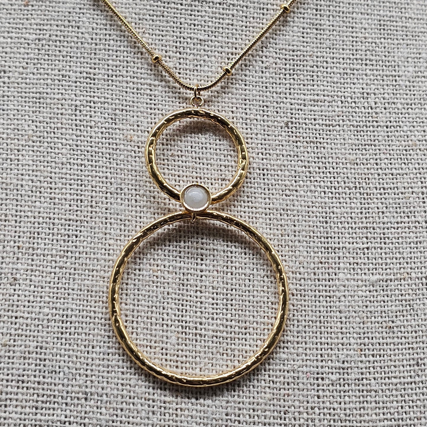 Collier doré acier inoxydable – Maille serpent et double anneau martelé