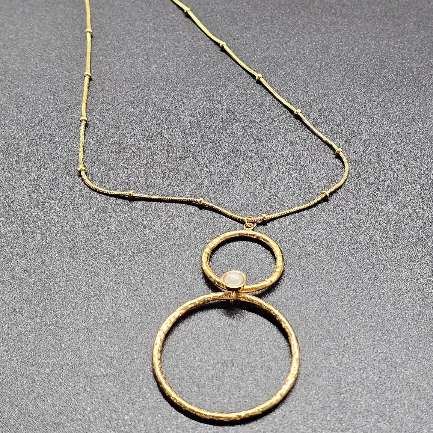 Collier doré acier inoxydable – Maille serpent et double anneau martelé