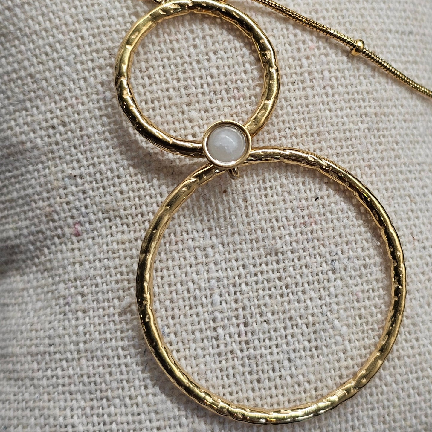 Collier doré acier inoxydable – Maille serpent et double anneau martelé