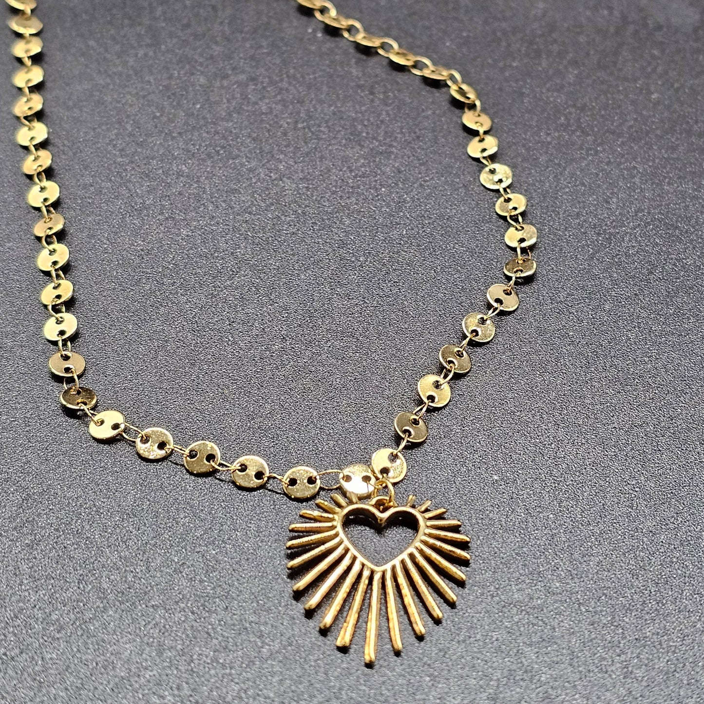 Collier soleil doré – chaîne maille fantaisie avec sequins – Acier inoxydable