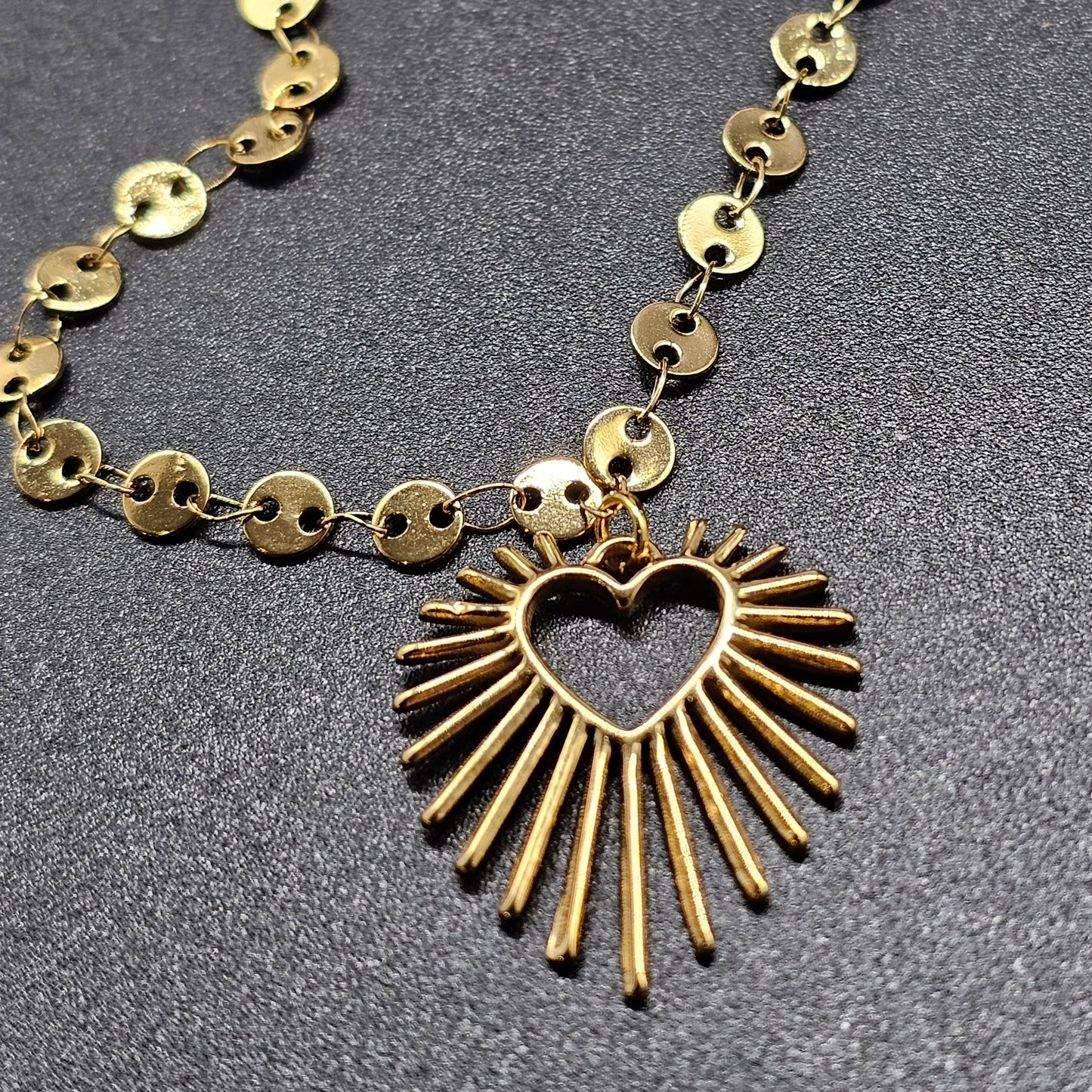 Collier soleil doré – chaîne maille fantaisie avec sequins – Acier inoxydable