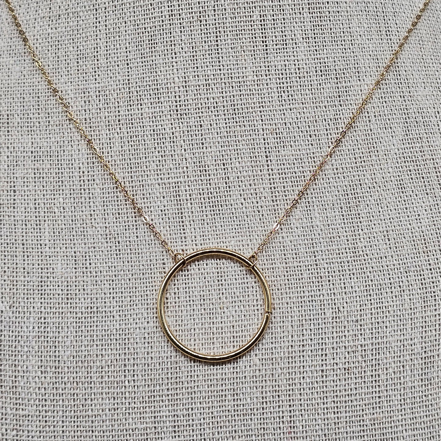Collier doré acier inoxydable – Pendentif anneau minimaliste chic