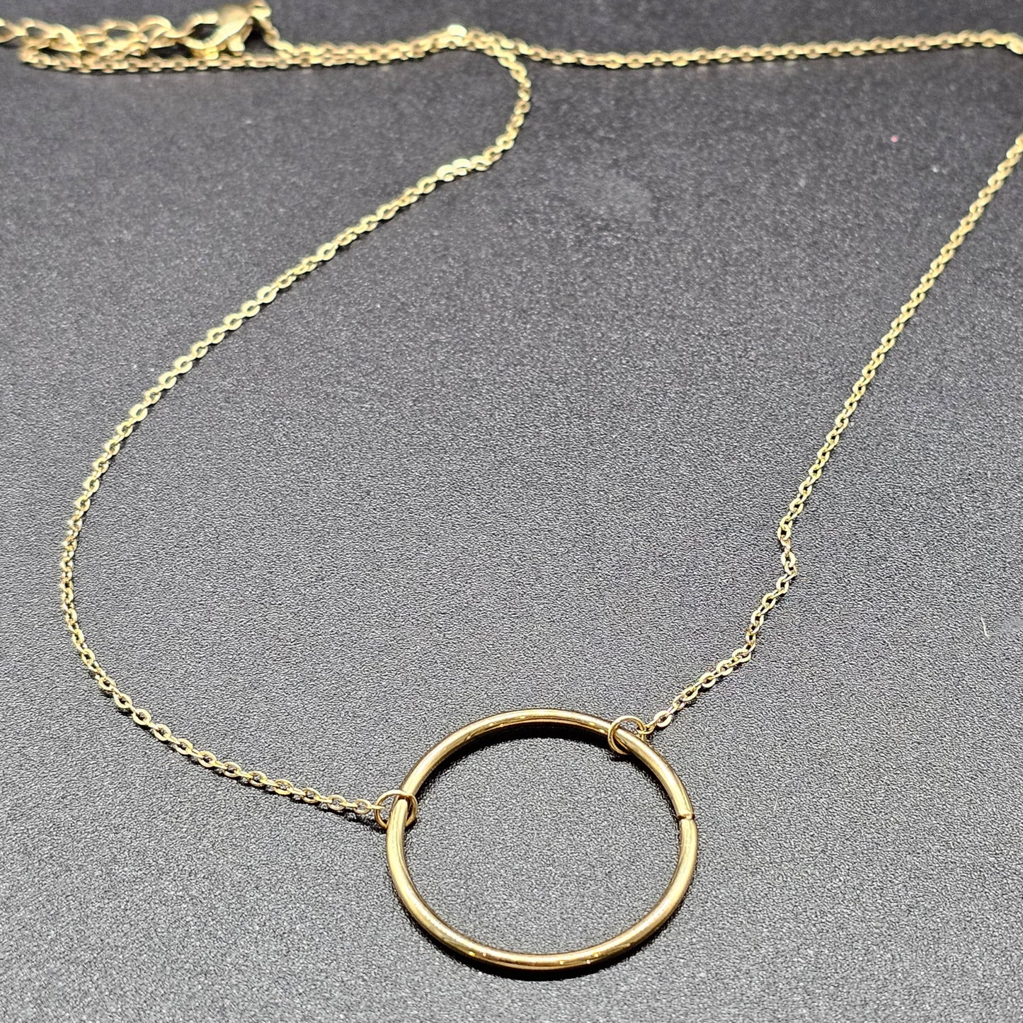 Collier doré acier inoxydable – Pendentif anneau minimaliste chic