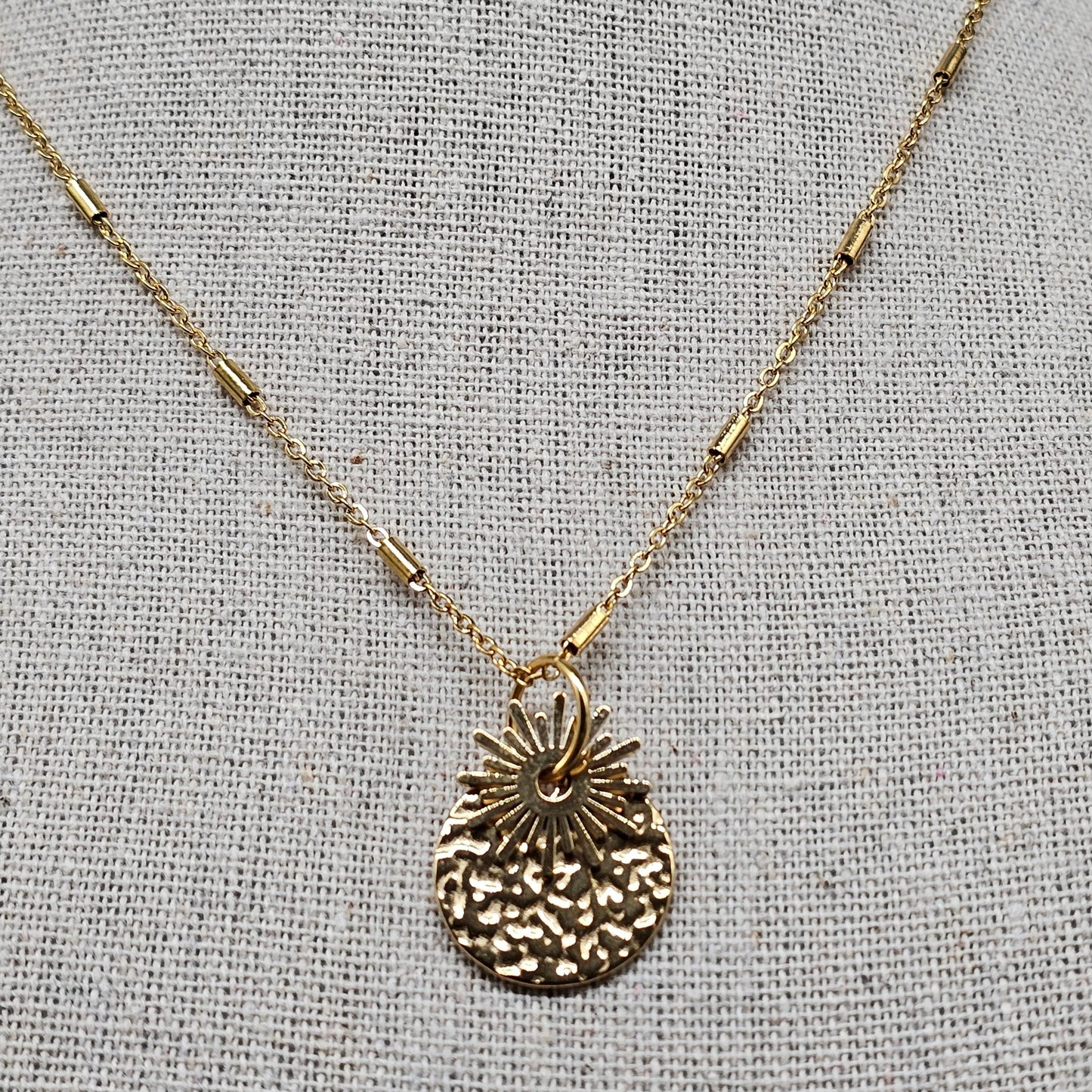 Collier doré acier inoxydable – Pampilles tubulaires et chaîne maille forçat chic