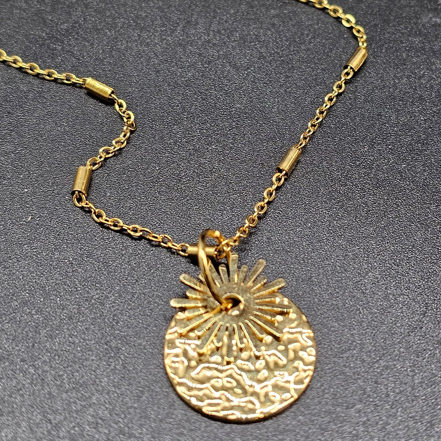 Collier doré acier inoxydable – Pampilles tubulaires et chaîne maille forçat chic