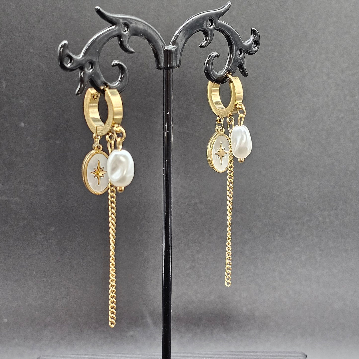 Boucles d'oreilles pendants petit anneau créole acier inoxydable doré pampille nacrée incrustée étoile polaire éclat pierre nacrée chaînette
