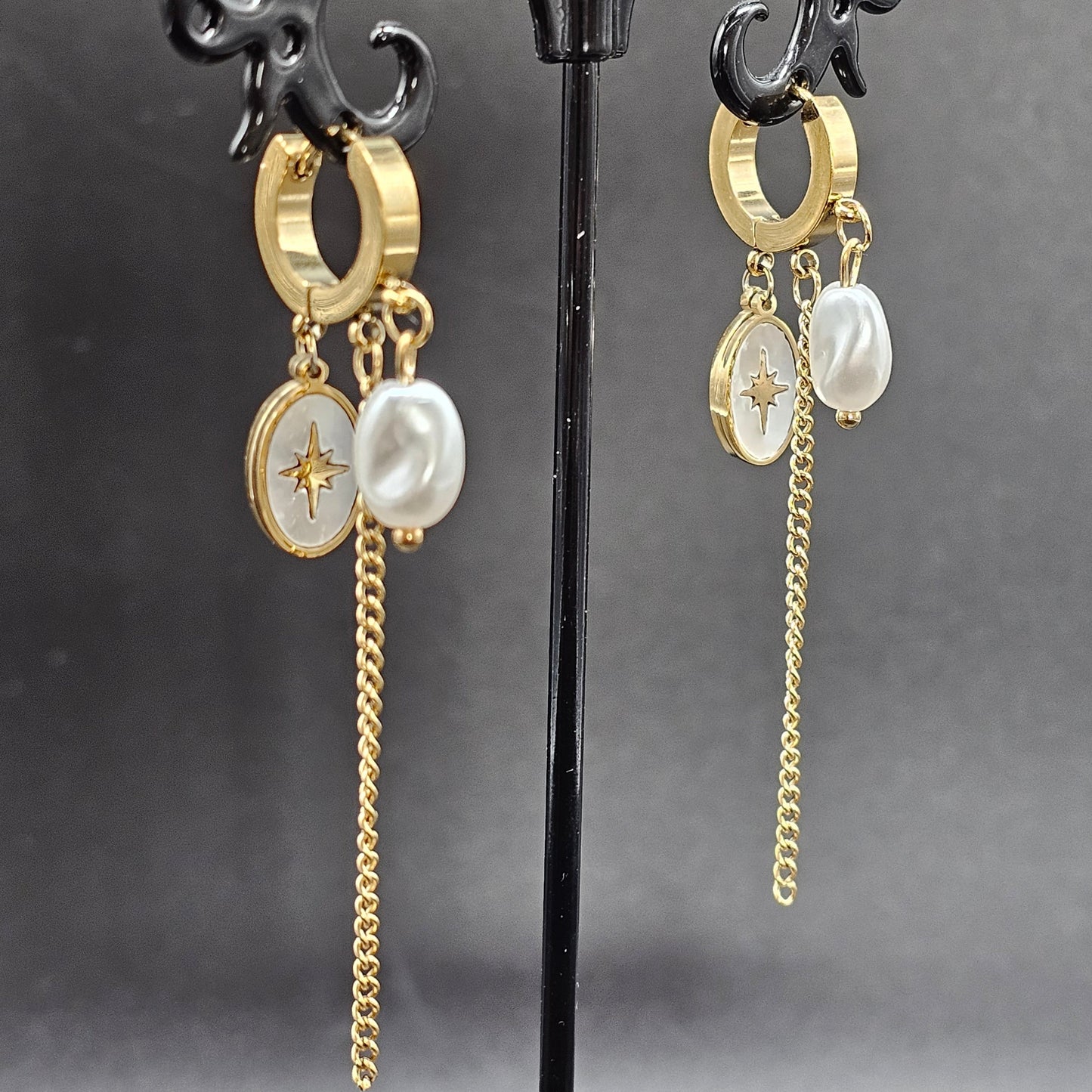 Boucles d'oreilles pendants petit anneau créole acier inoxydable doré pampille nacrée incrustée étoile polaire éclat pierre nacrée chaînette