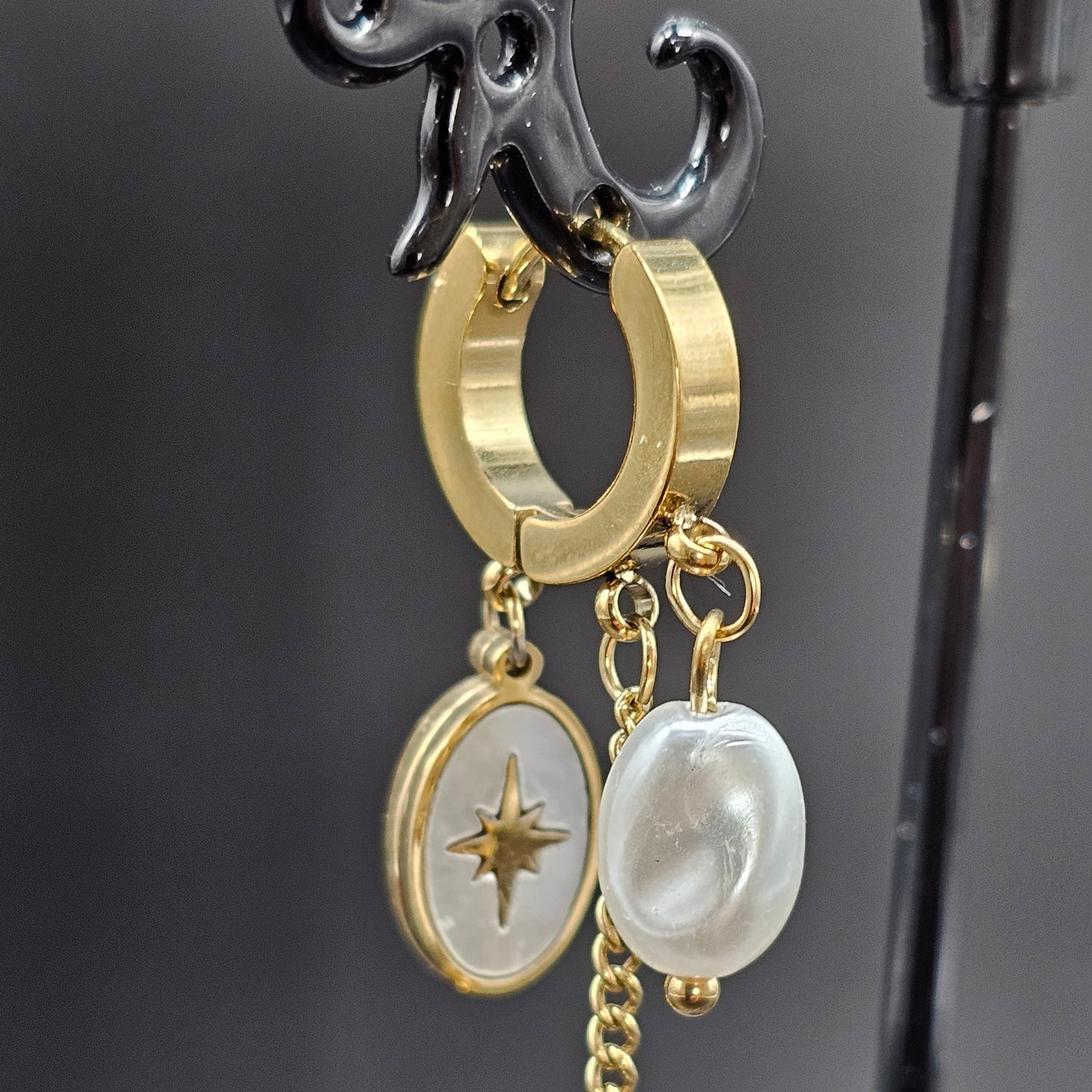Boucles d'oreilles pendants petit anneau créole acier inoxydable doré pampille nacrée incrustée étoile polaire éclat pierre nacrée chaînette