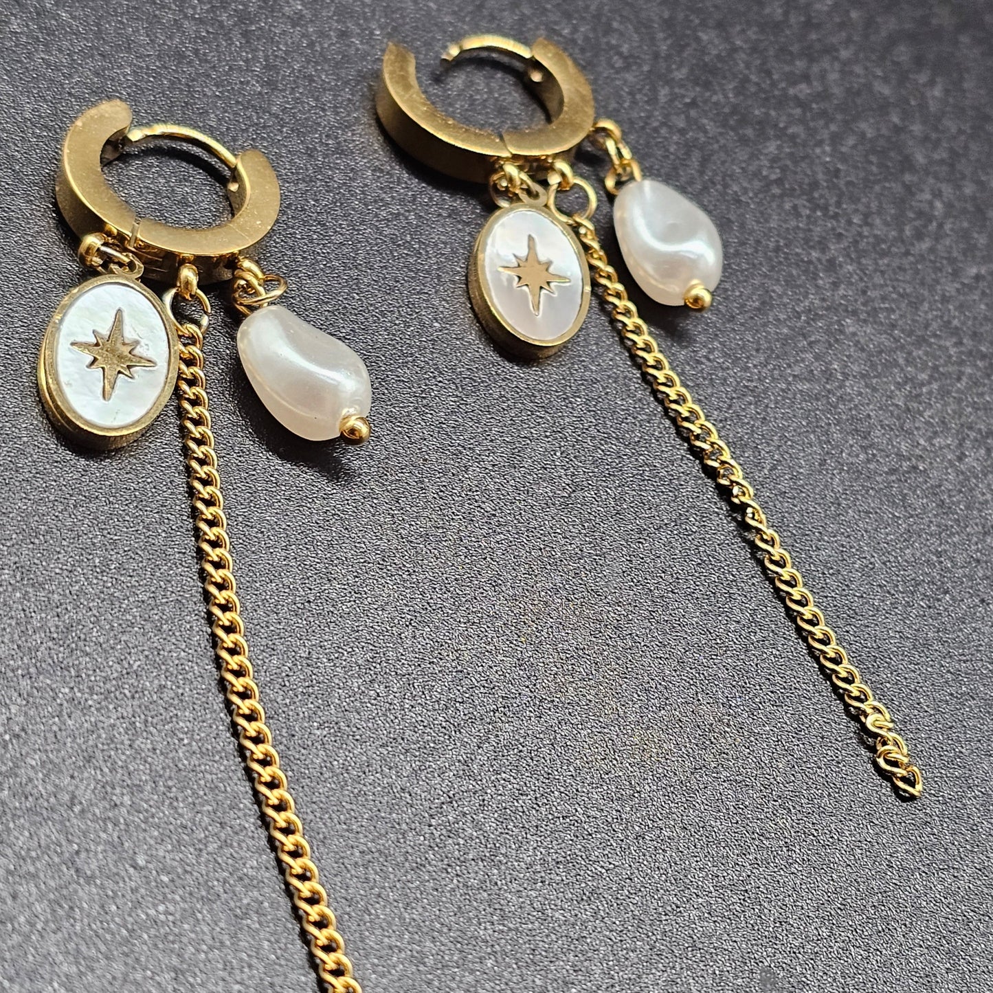 Boucles d'oreilles pendants petit anneau créole acier inoxydable doré pampille nacrée incrustée étoile polaire éclat pierre nacrée chaînette