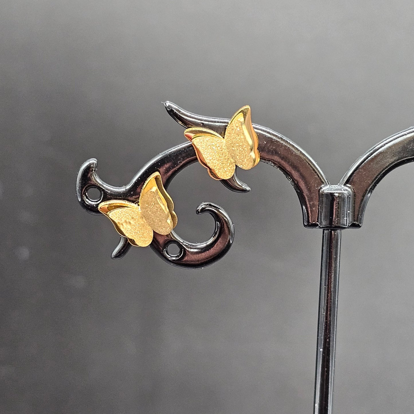 Clous d’oreilles papillon 3D doré – acier inoxydable