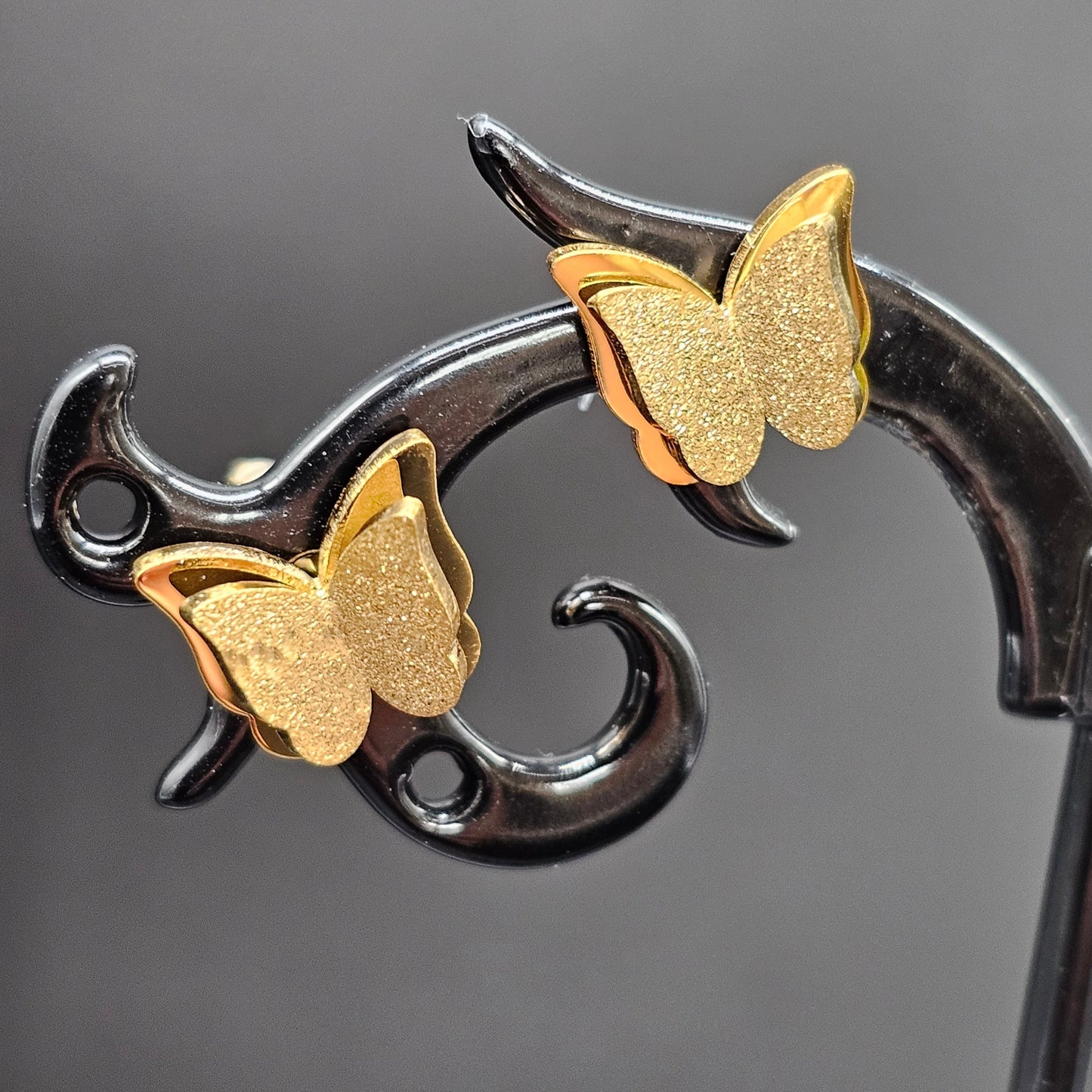 Clous d’oreilles papillon 3D doré – acier inoxydable