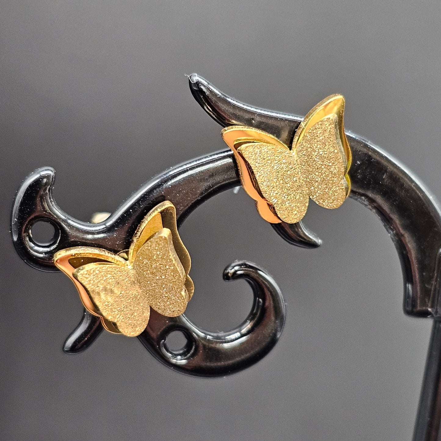 Clous d’oreilles papillon 3D doré – acier inoxydable