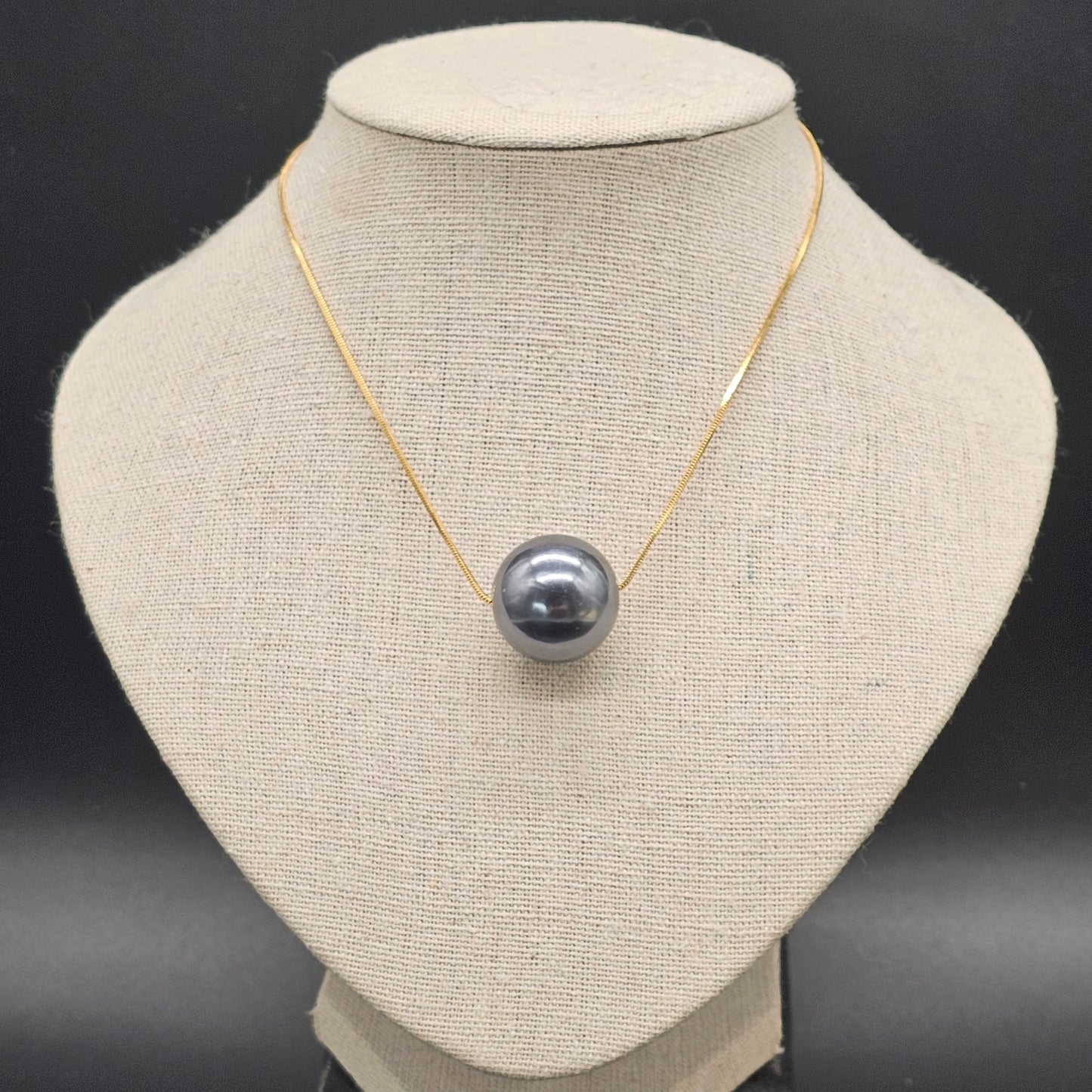 Collier acier inoxydable doré chaîne fine maille forçat pendentif perle noire, ivoire ou vert marbré