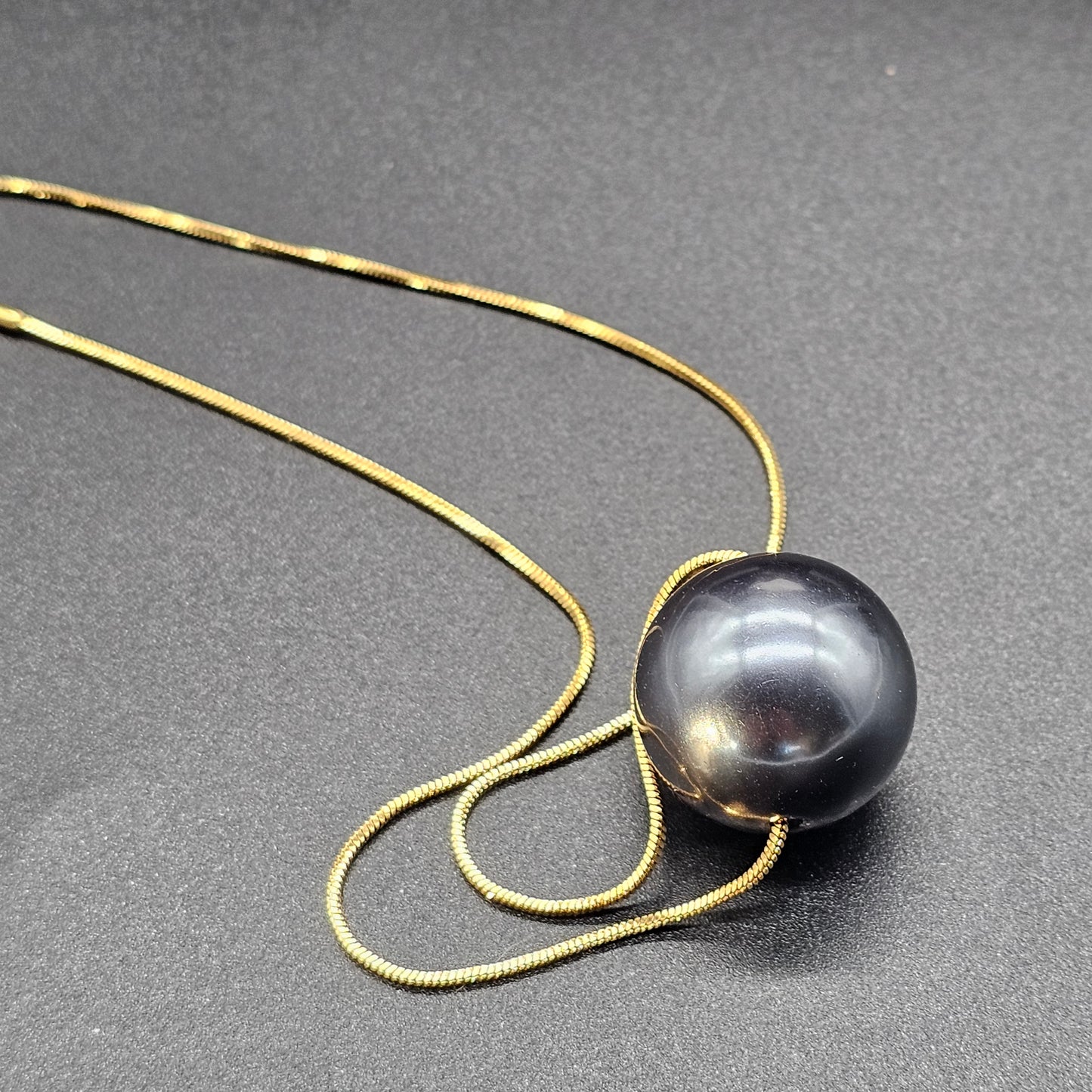 Collier acier inoxydable doré chaîne fine maille forçat pendentif perle noire, ivoire ou vert marbré