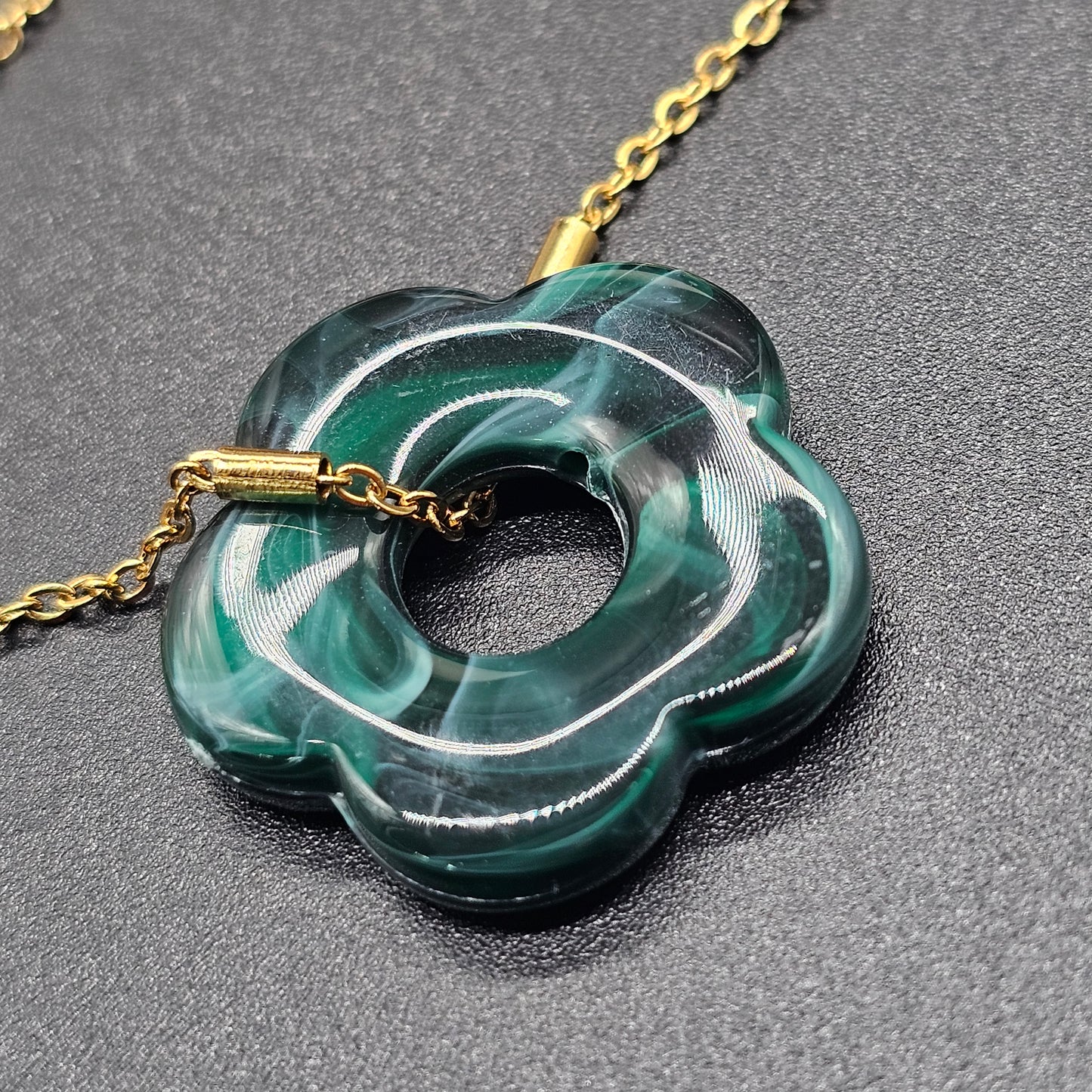 Collier flower doré – acier inoxydable, pendentif fleur pierre reconstituée
