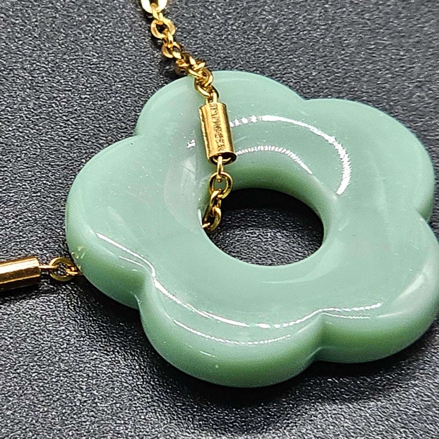 Collier flower doré – acier inoxydable, pendentif fleur pierre reconstituée