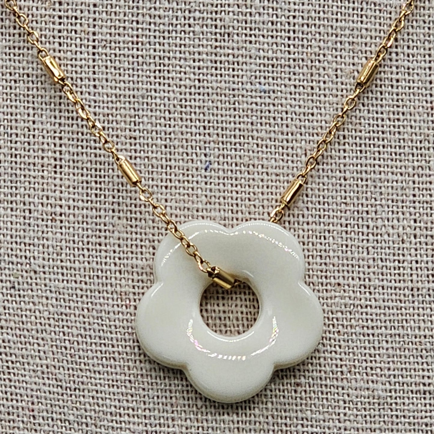 Collier flower doré – acier inoxydable, pendentif fleur pierre reconstituée
