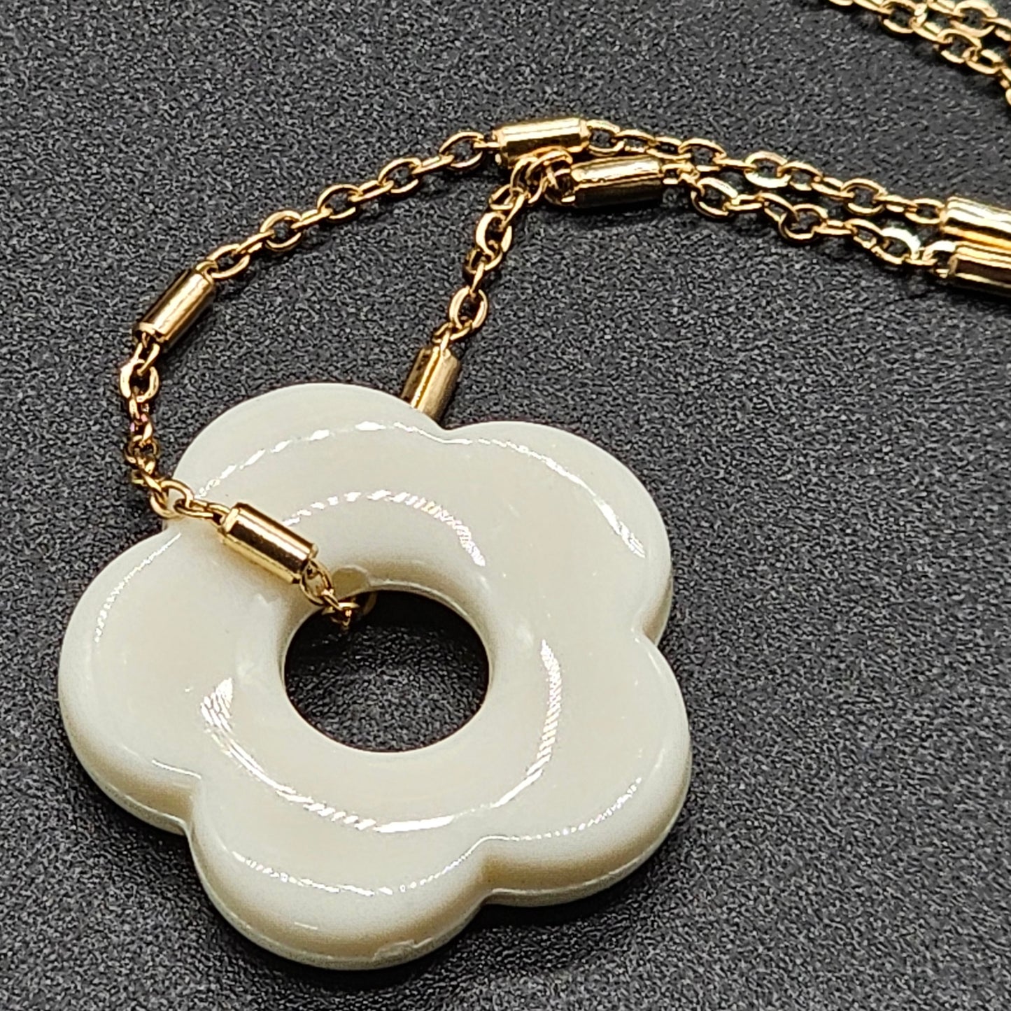 Collier flower doré – acier inoxydable, pendentif fleur pierre reconstituée