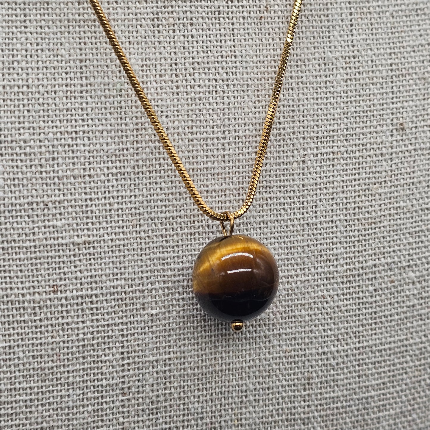 Collier doré chaîne miroir avec perle ambre – acier inoxydable, tendance et raffiné