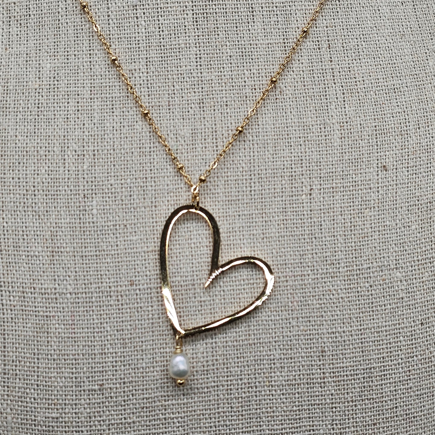 Collier doré cœur & billes – Acier inoxydable, maille forçat fine