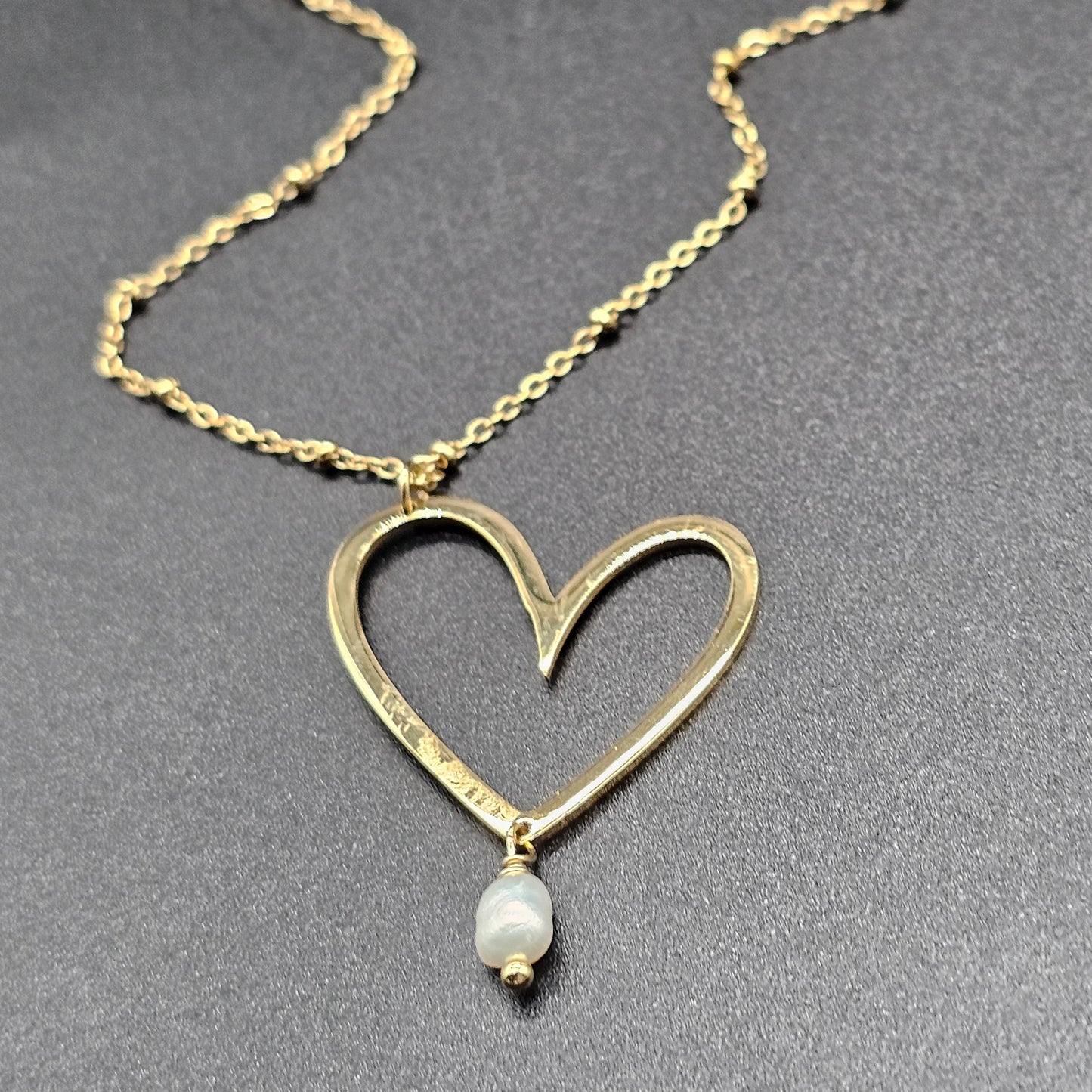 Collier doré cœur & billes – Acier inoxydable, maille forçat fine