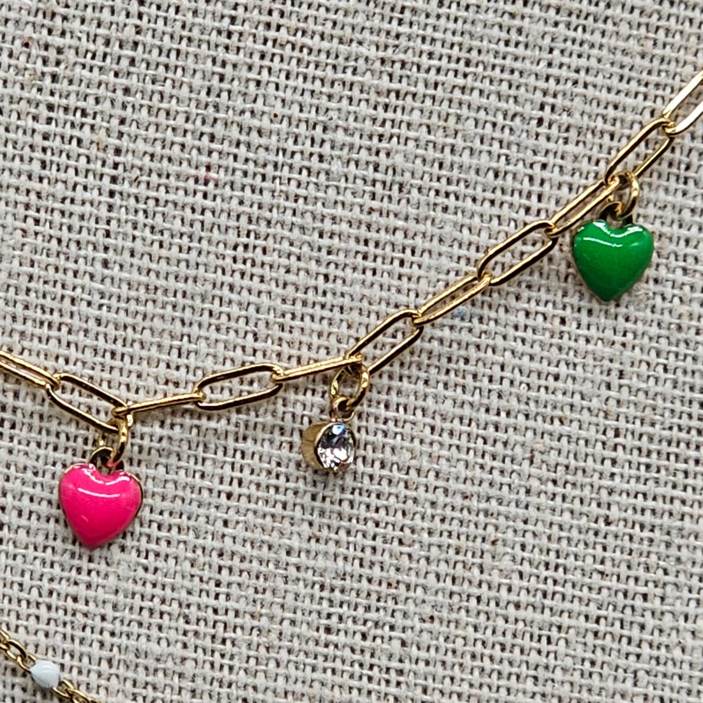 Collier "good vibes" double chaîne acier inoxydable doré chaîne maille forcat perle en pierre reconstituée pampille coeur et perle et strass