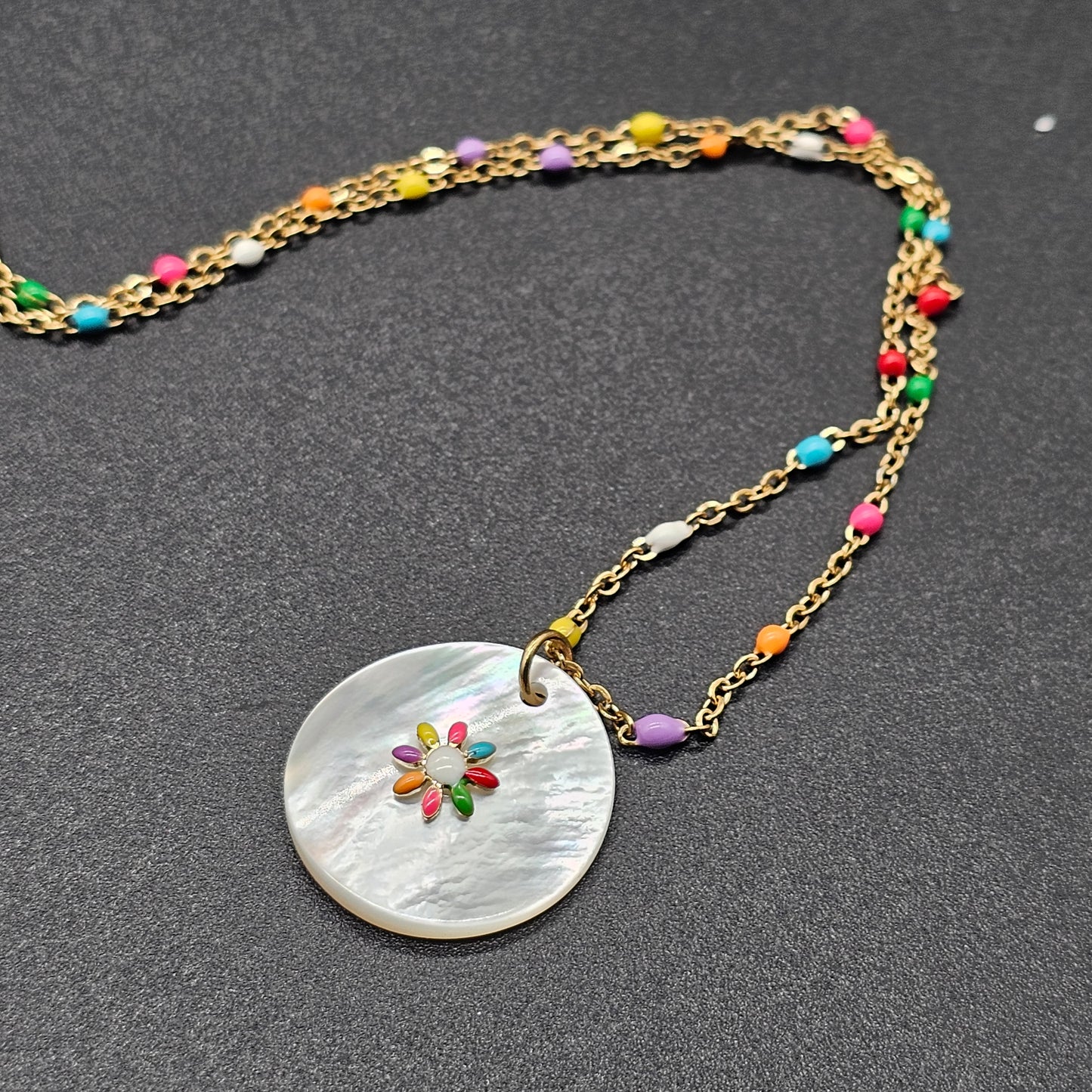 Collier doré médaillon et pastilles colorées-Acier inoxydable hypoallergénique